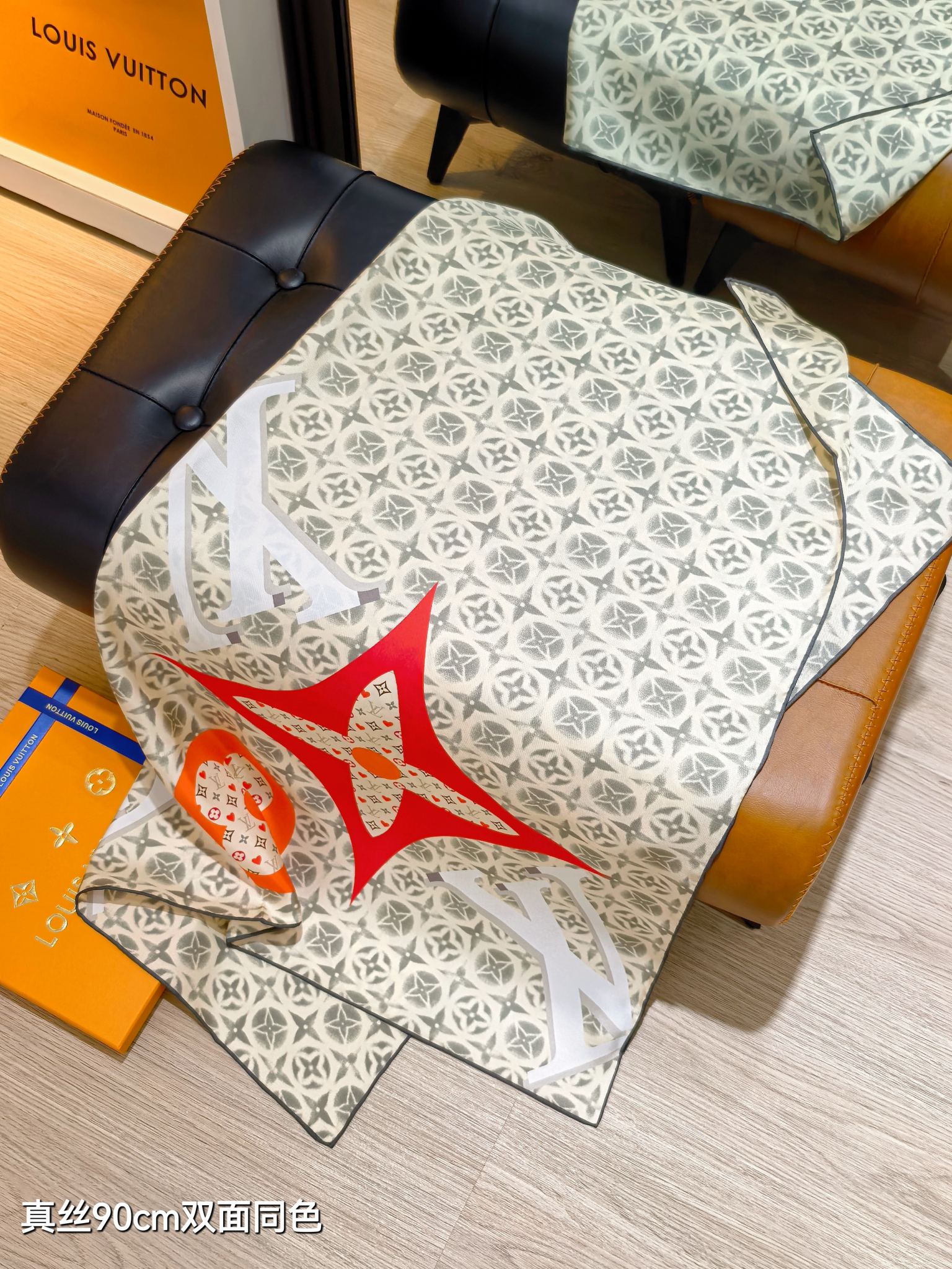 🌼SLV2532
18姆米双面  90x90cm斜纹真丝
LV《》