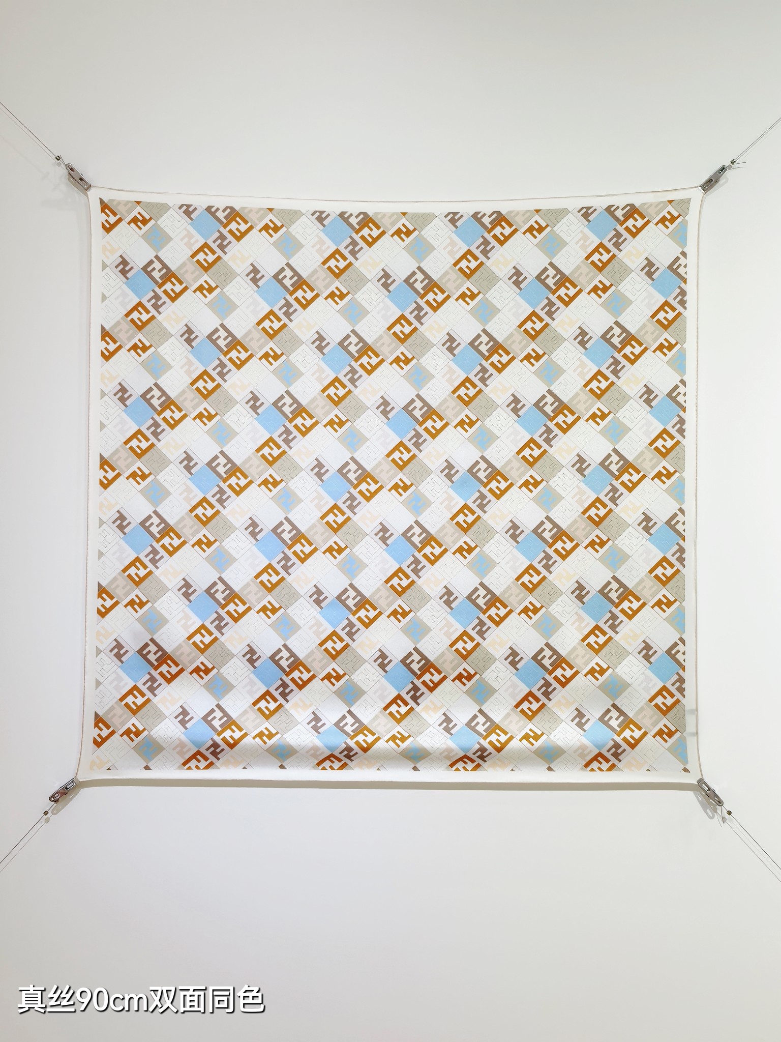 🌼SFD2505
18姆米双面  90x90cm斜纹真丝
芬迪《》