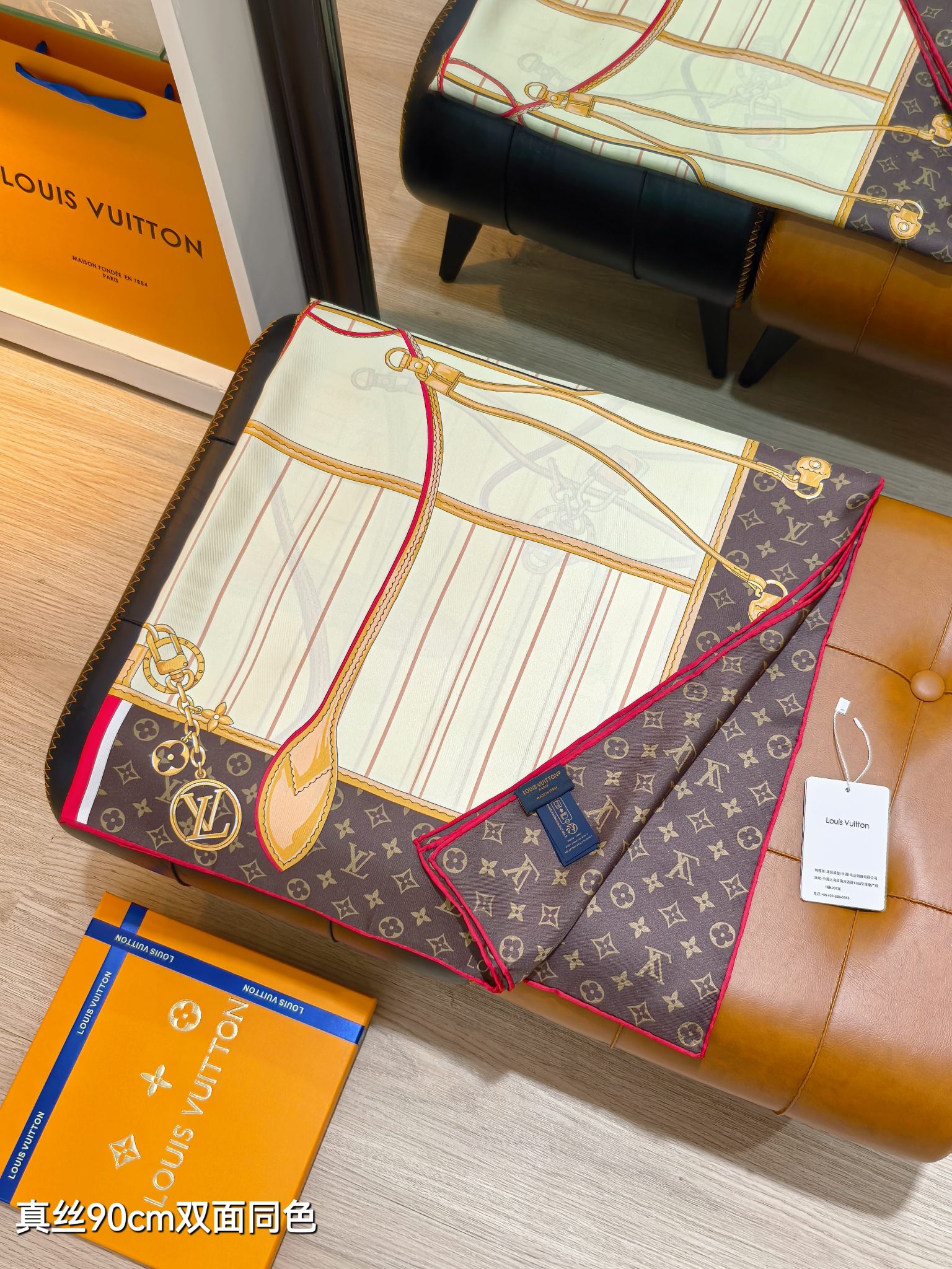 🌼SLV2511
18姆米双面  90x90cm斜纹真丝
LV《My Neverfull》