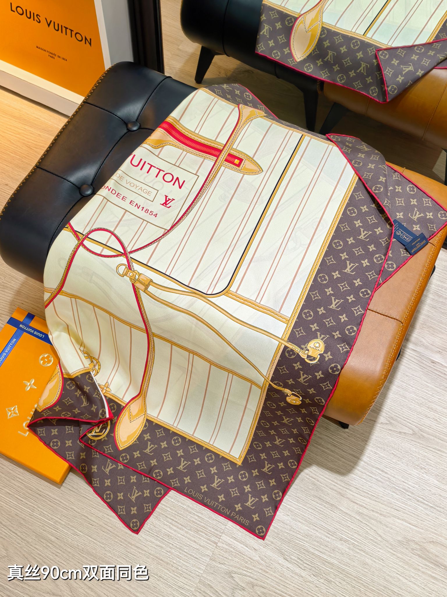 🌼SLV2511
18姆米双面  90x90cm斜纹真丝
LV《My Neverfull》
