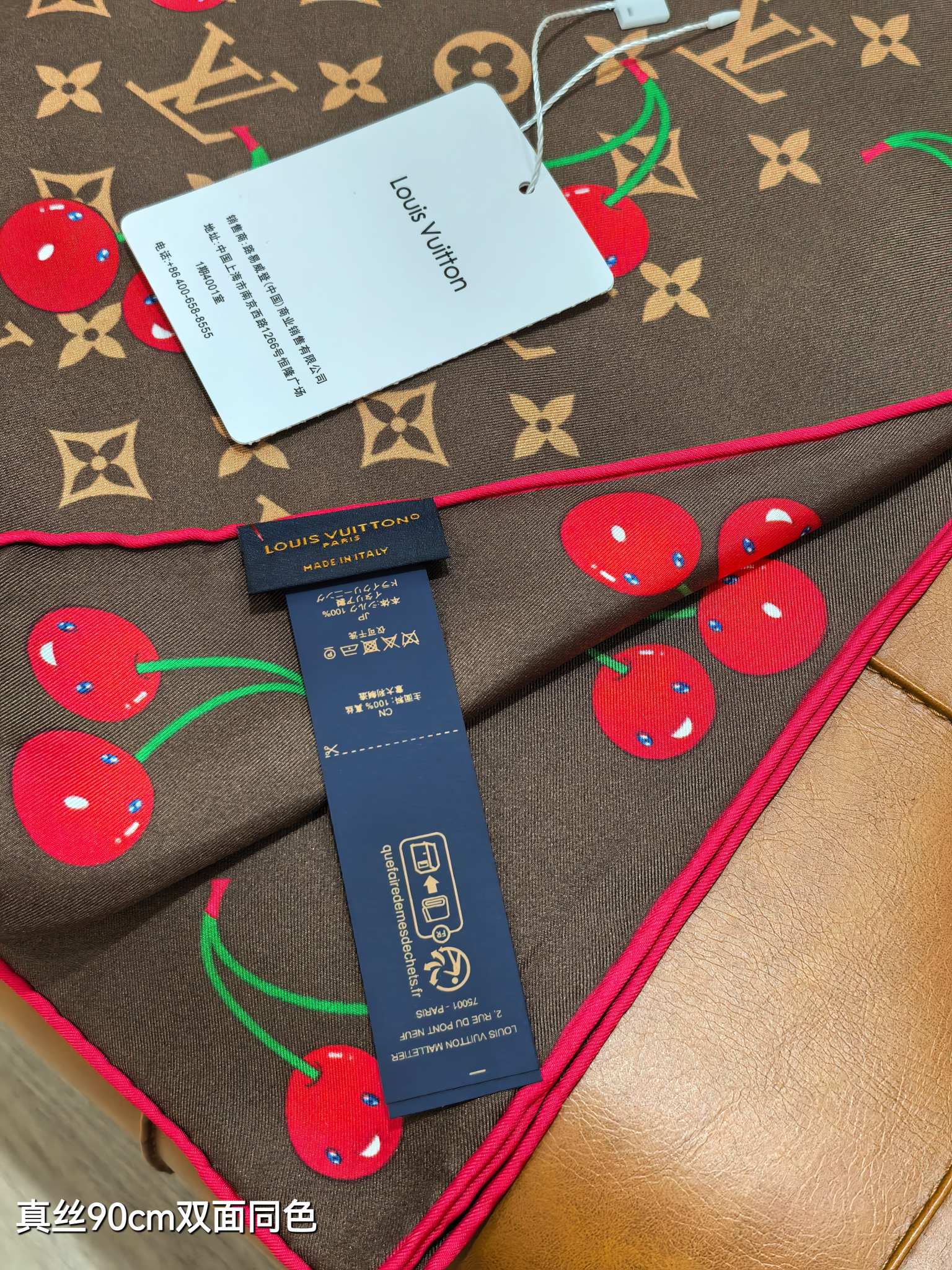 🌼SLV2535
18姆米双面  90x90cm斜纹真丝
LV《LV x TM Monogram Cer