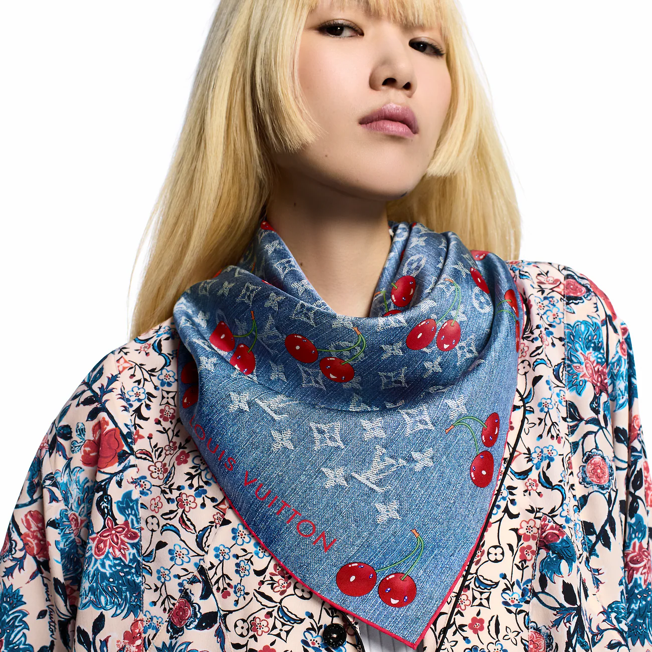 🌼SLV2535
18姆米双面  90x90cm斜纹真丝
LV《LV x TM Monogram Cer