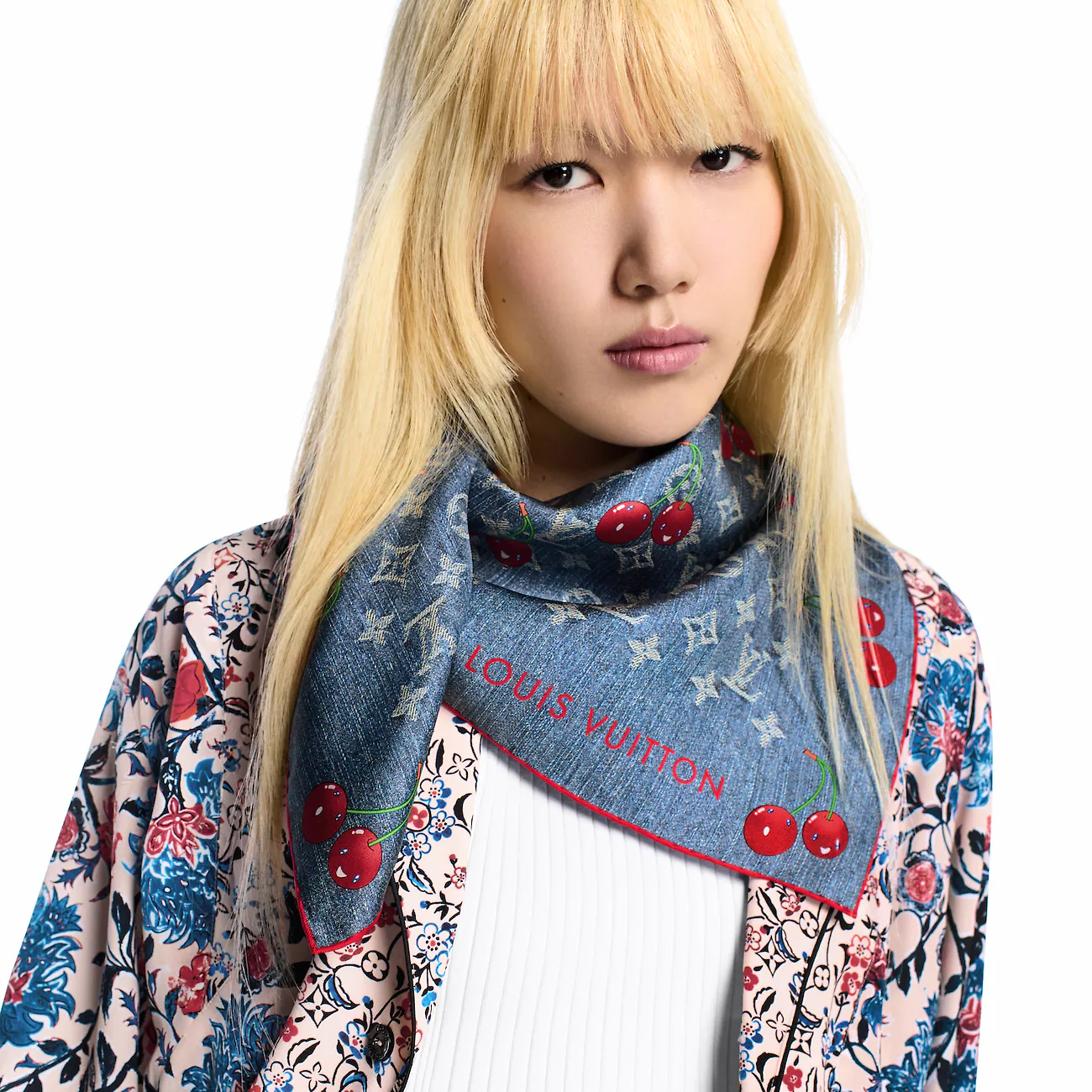 🌼SLV2535
18姆米双面  90x90cm斜纹真丝
LV《LV x TM Monogram Cer