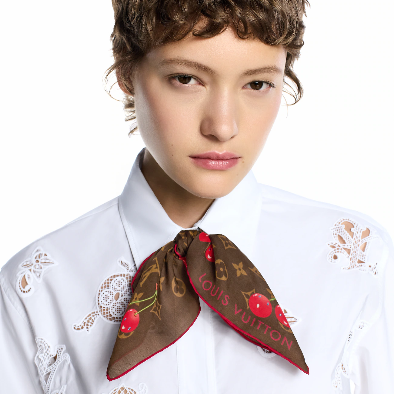 🌼SLV2536
18姆米双面  90x90cm斜纹真丝
LV《LV x TM Monogram Cer