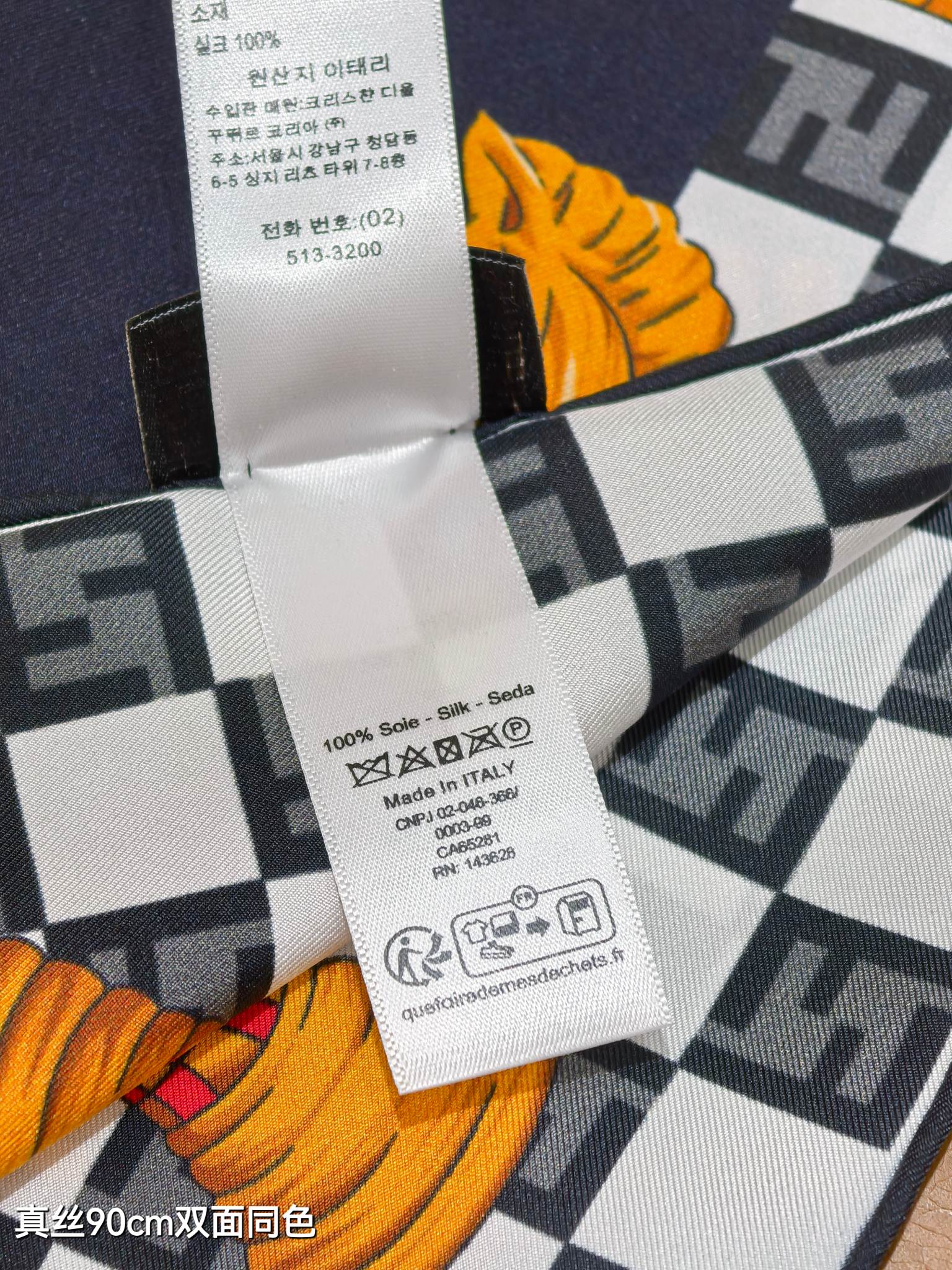 🌼SFD2506
18姆米双面  90x90cm斜纹真丝
芬迪《》