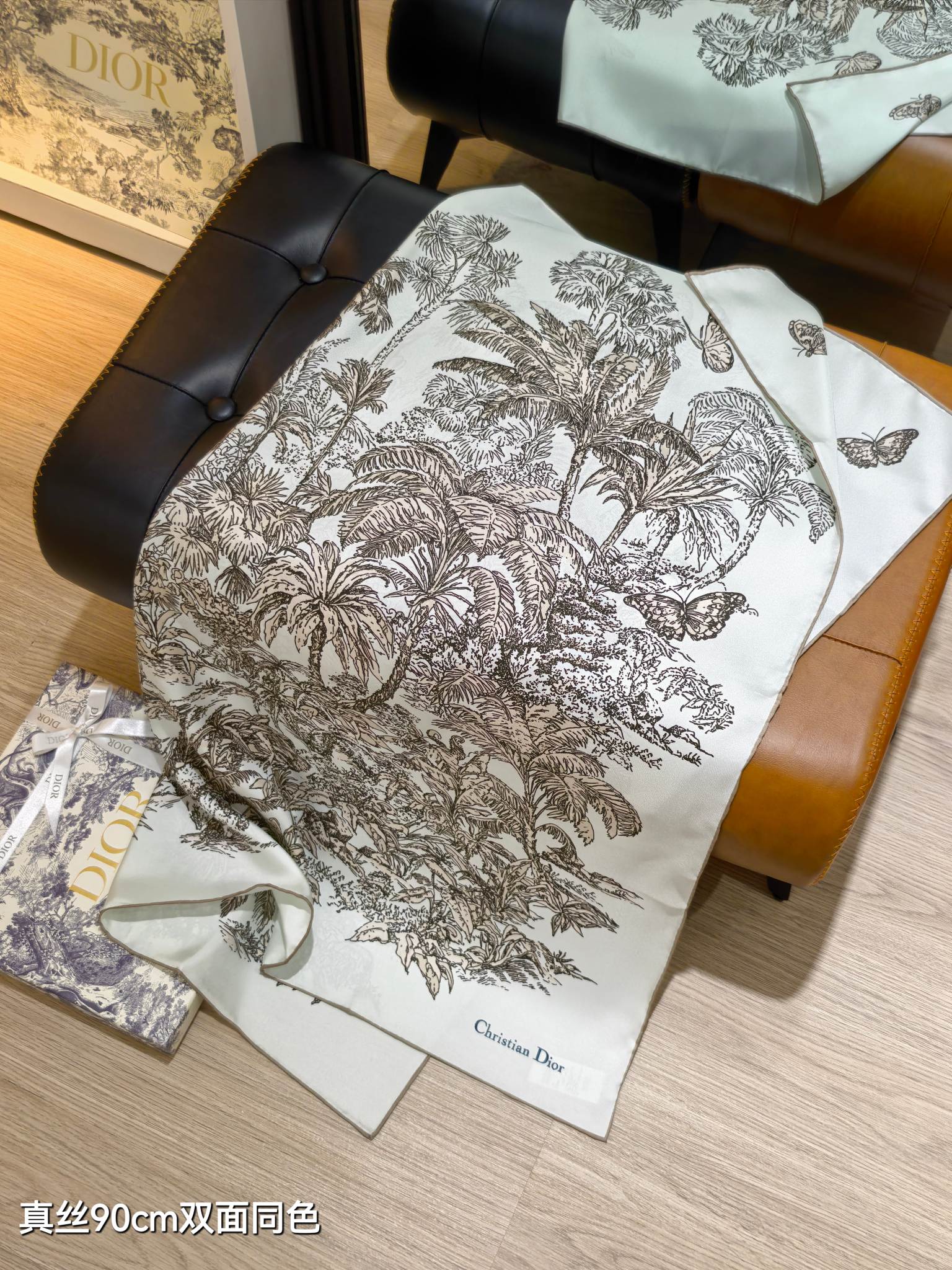 🌼SDO2528
18姆米双面  90x90cm斜纹真丝
迪奥《》