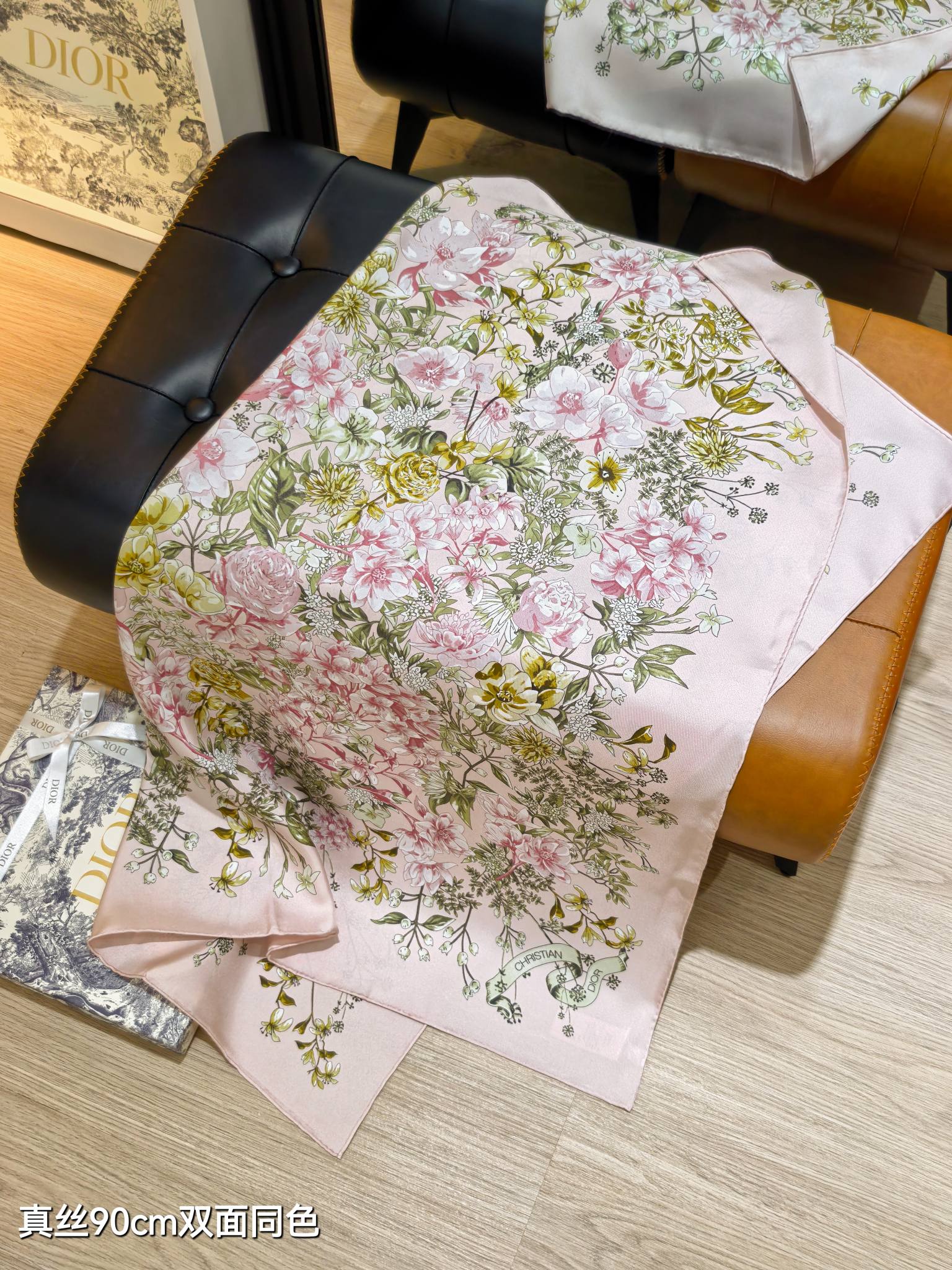 🌼SDO2529
18姆米双面  90x90cm斜纹真丝
迪奥《》
