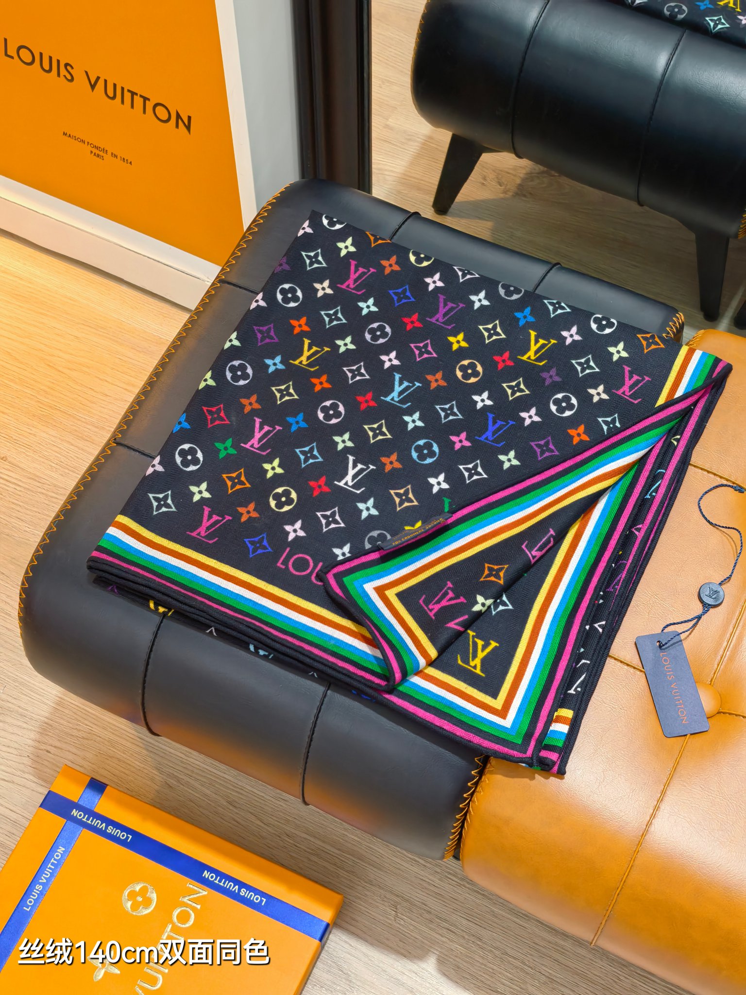❄RLV2540双面同色 140x140cm 70%羊绒30%真丝LV x TM《Monogram Mu