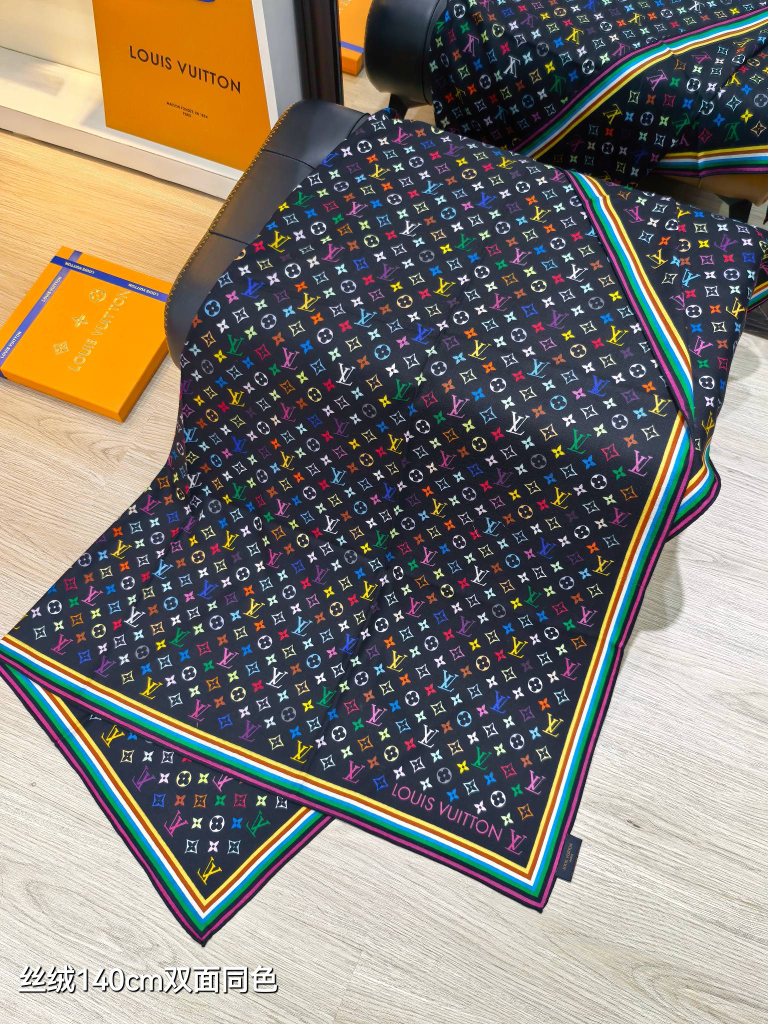 ❄RLV2540双面同色 140x140cm 70%羊绒30%真丝LV x TM《Monogram Mu