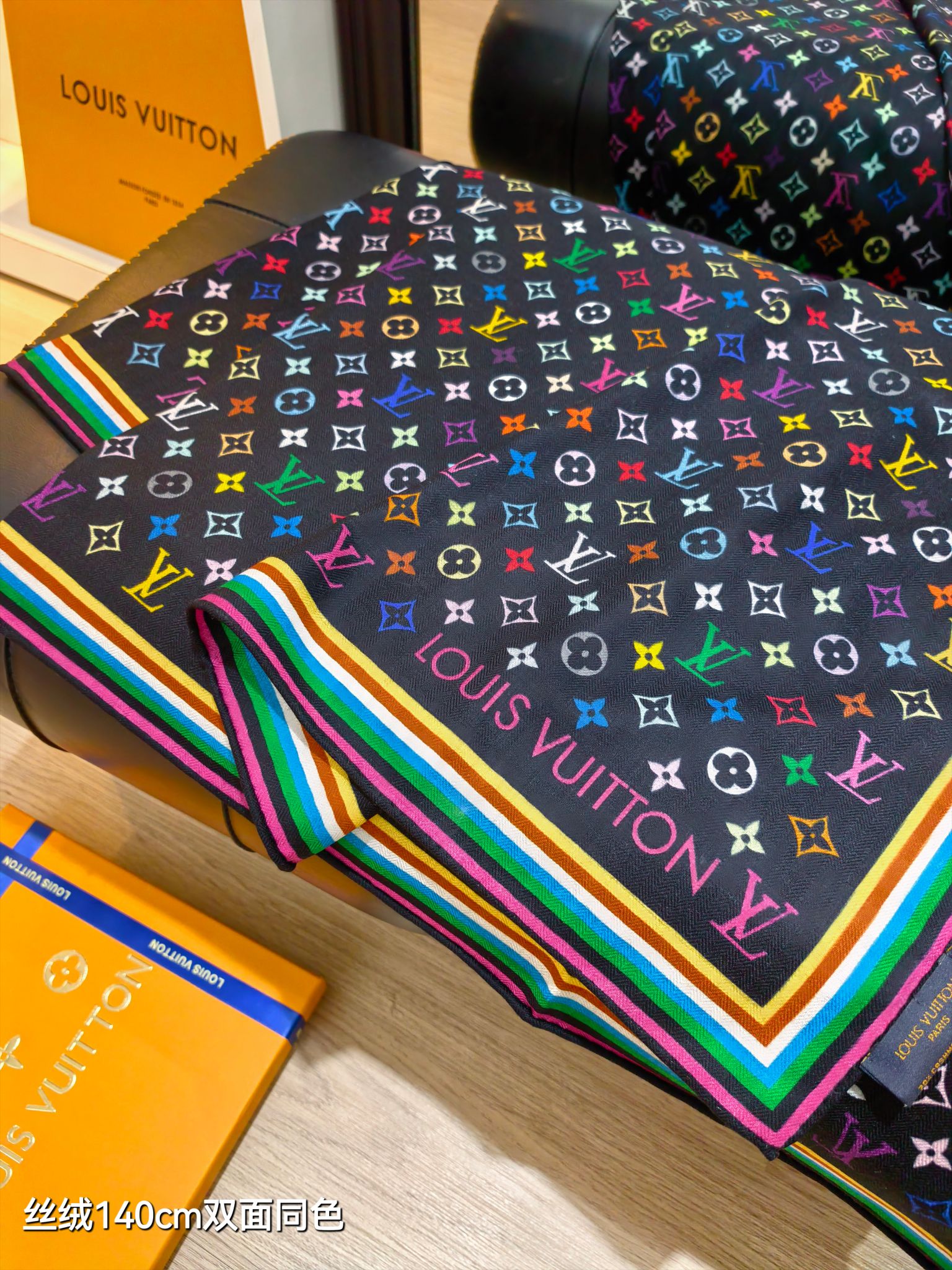❄RLV2540双面同色 140x140cm 70%羊绒30%真丝LV x TM《Monogram Mu