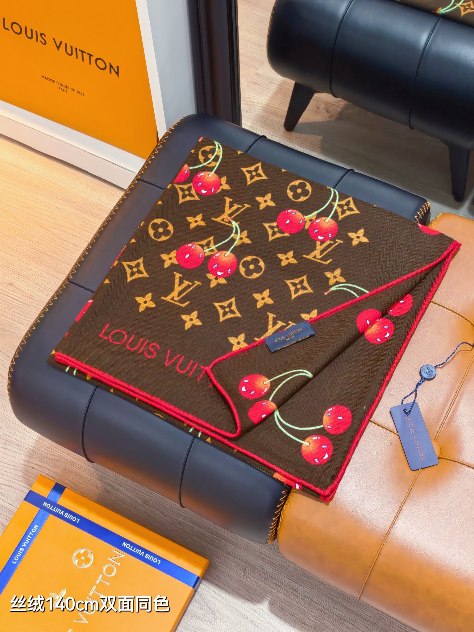 ❄RLV2541双面同色 140x140cm 70%羊绒30%真丝LV x TM《Monogram Ce