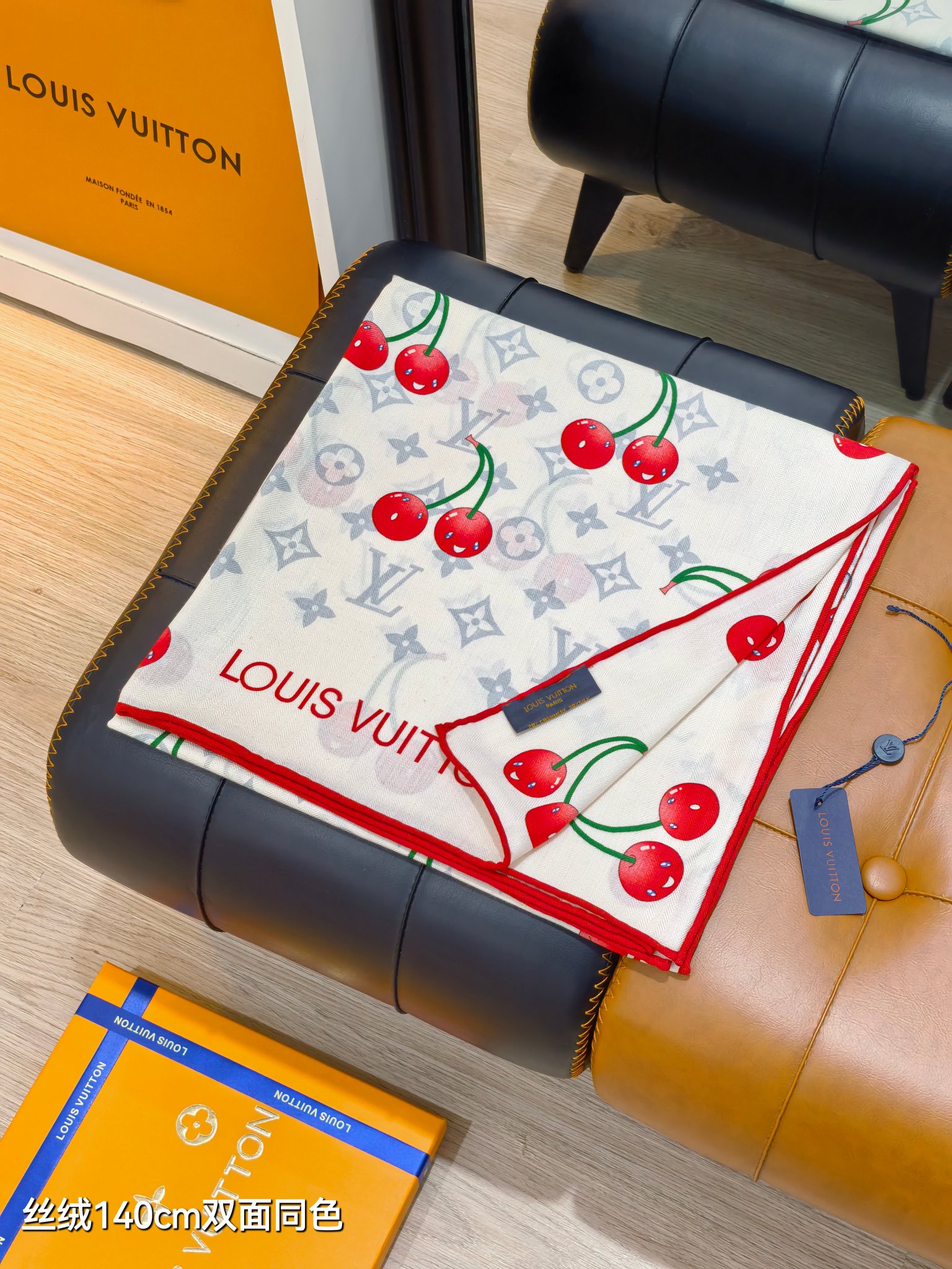 ❄RLV2541双面同色 140x140cm 70%羊绒30%真丝LV x TM《Monogram Ce