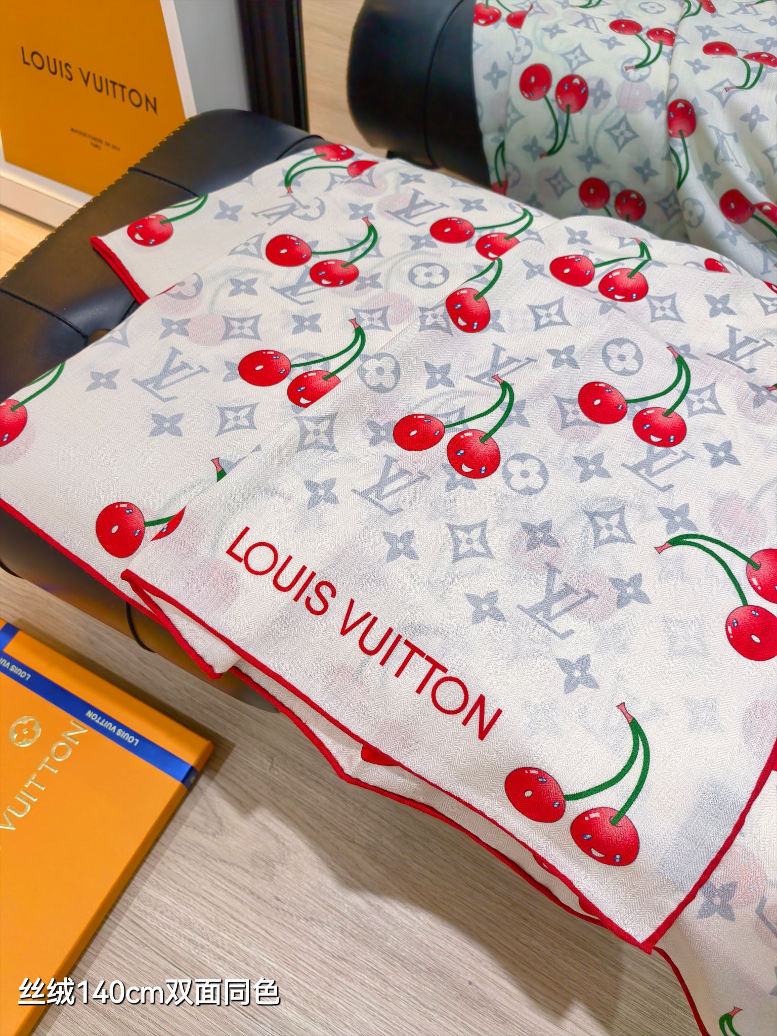 ❄RLV2541双面同色 140x140cm 70%羊绒30%真丝LV x TM《Monogram Ce