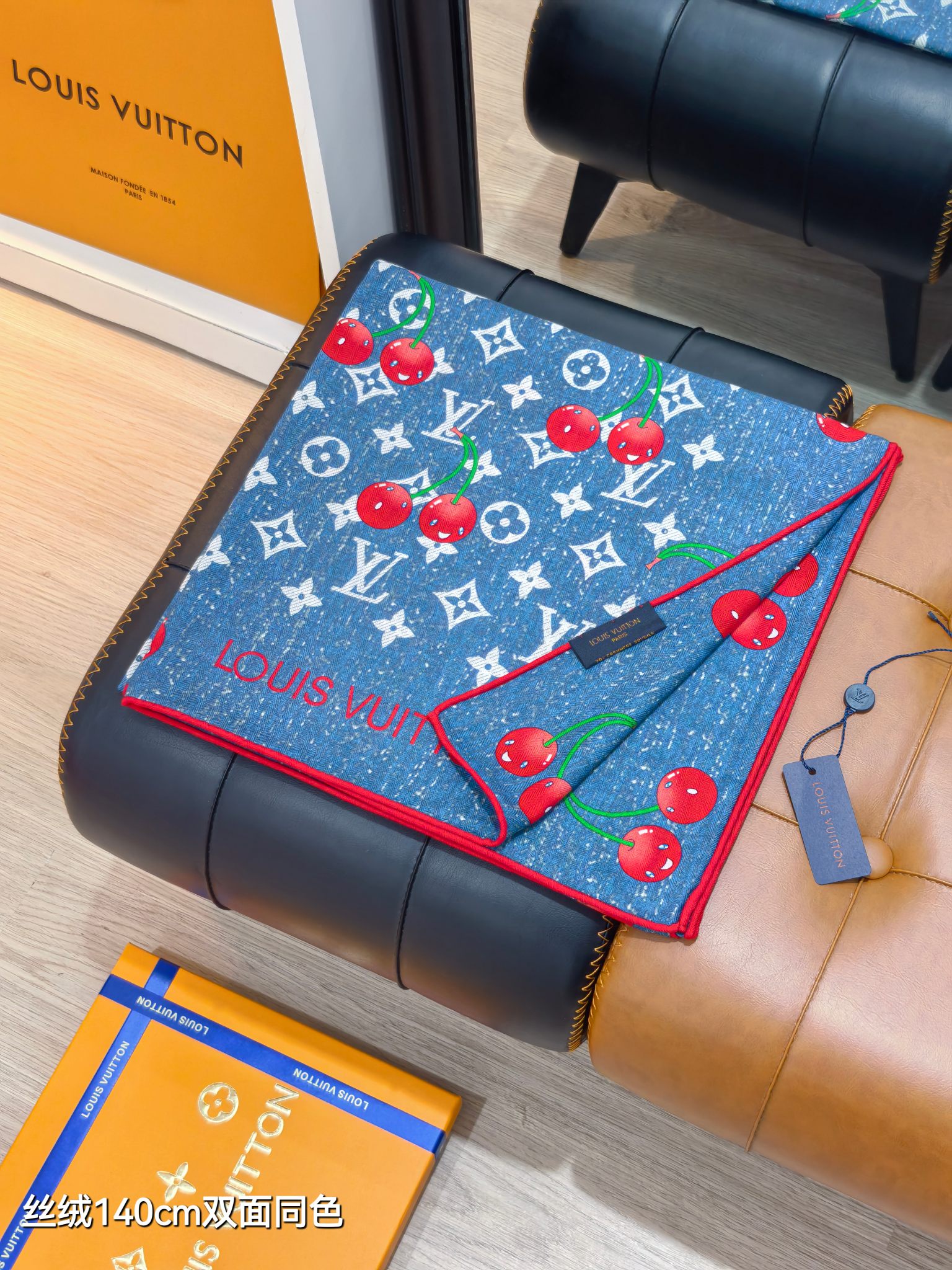 ❄RLV2541双面同色 140x140cm 70%羊绒30%真丝LV x TM《Monogram Ce