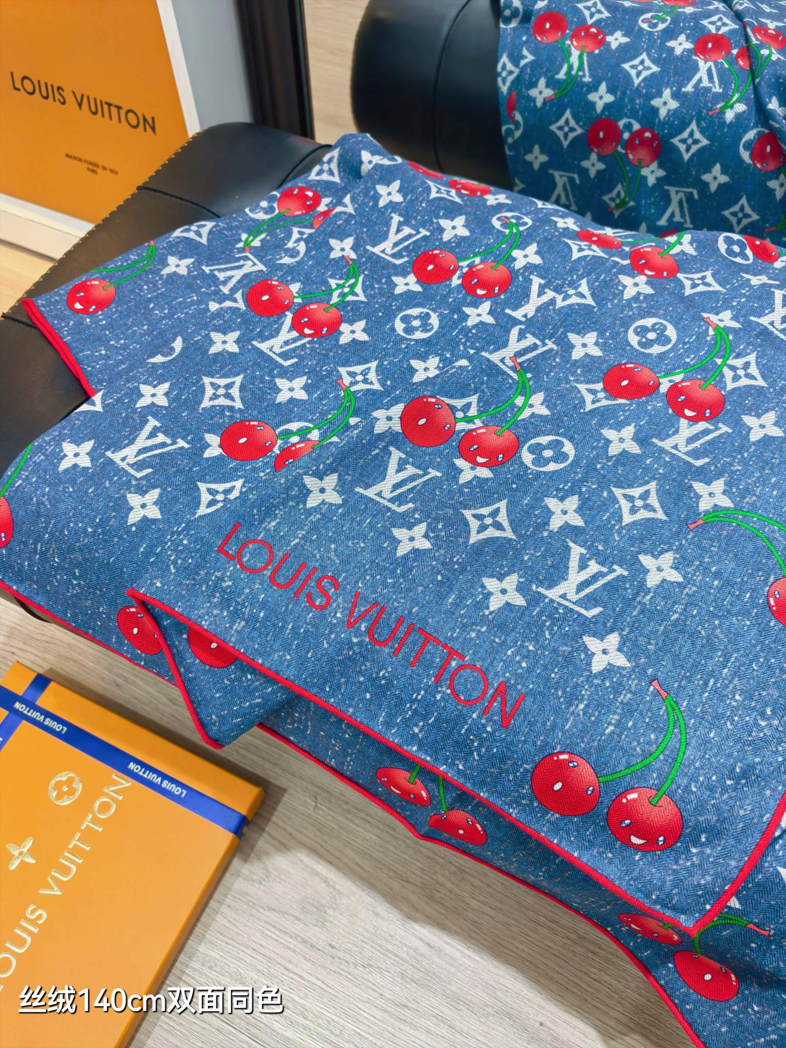 ❄RLV2541双面同色 140x140cm 70%羊绒30%真丝LV x TM《Monogram Ce