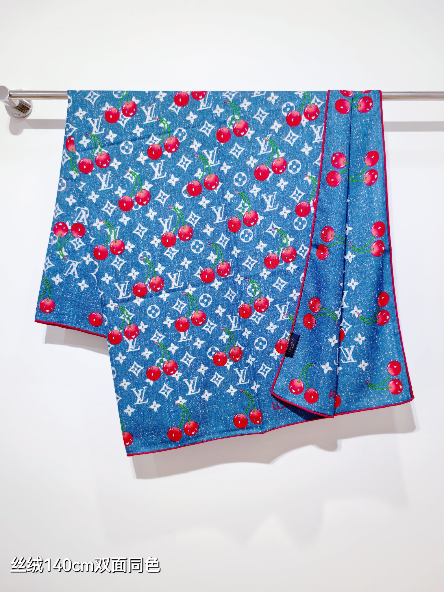 ❄RLV2541双面同色 140x140cm 70%羊绒30%真丝LV x TM《Monogram Ce
