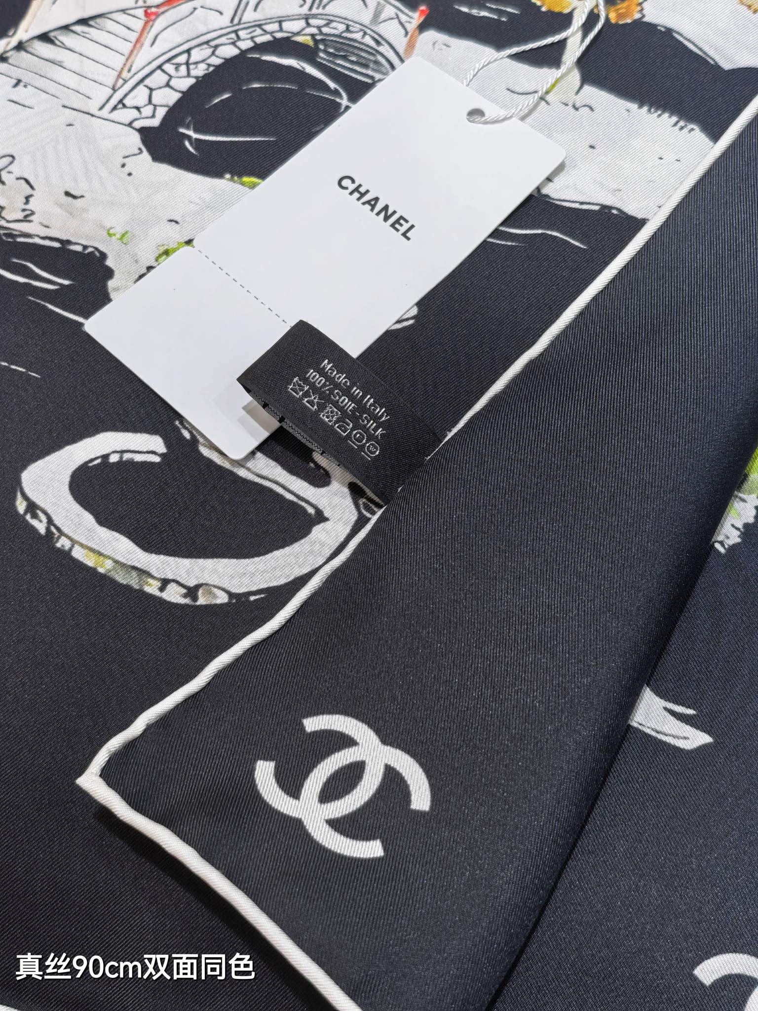 🌼SCC2546
18姆米双面  90x90cm斜纹真丝
香奈儿《》