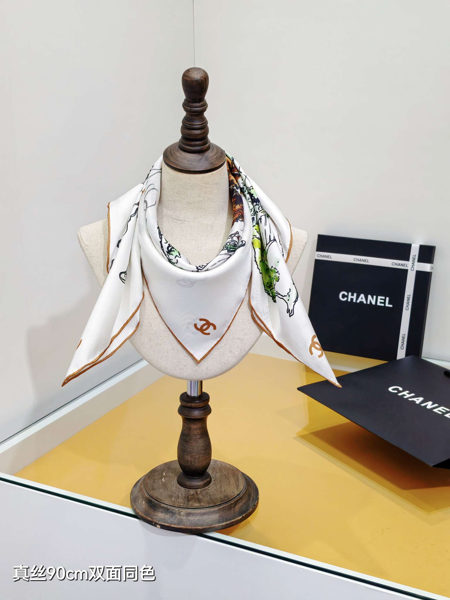 🌼SCC2546
18姆米双面  90x90cm斜纹真丝
香奈儿《》