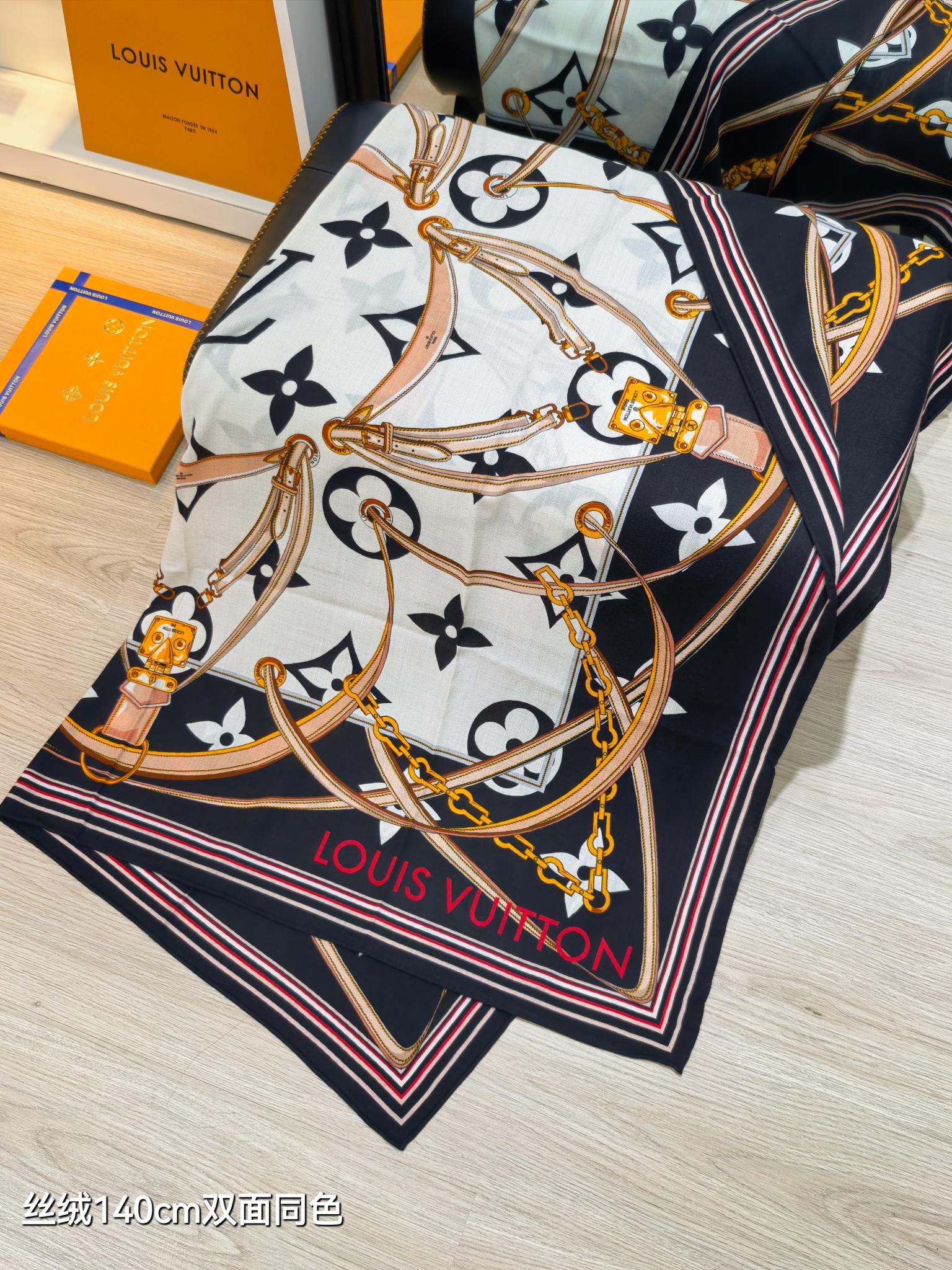 ❄RLV2544双面同色 140x140cm 70%羊绒30%真丝LV《Ultimate Monogra