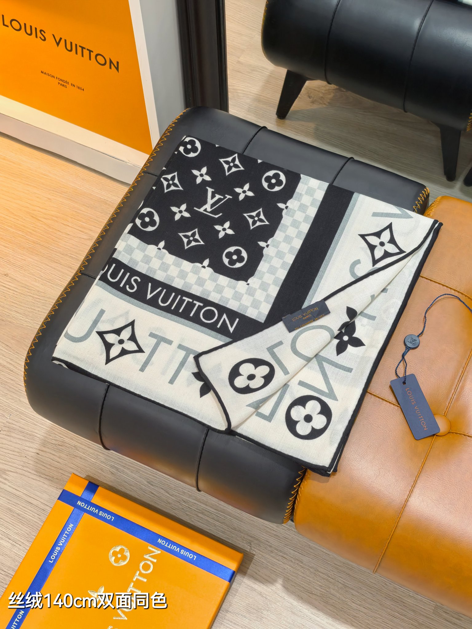 ❄RLV2545双面同色 140x140cm 70%羊绒30%真丝LV《Monogram Infinit