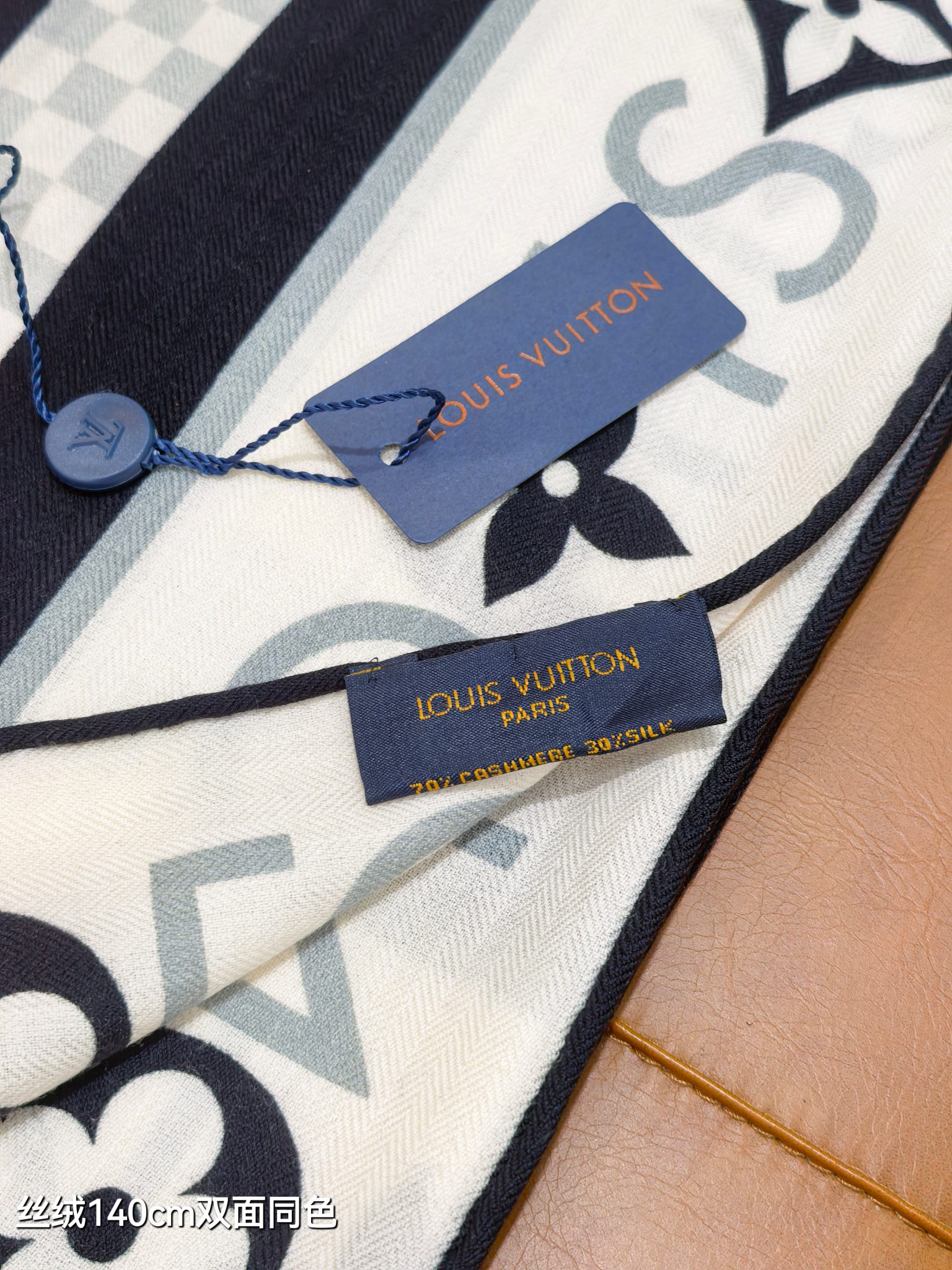 ❄RLV2545双面同色 140x140cm 70%羊绒30%真丝LV《Monogram Infinit