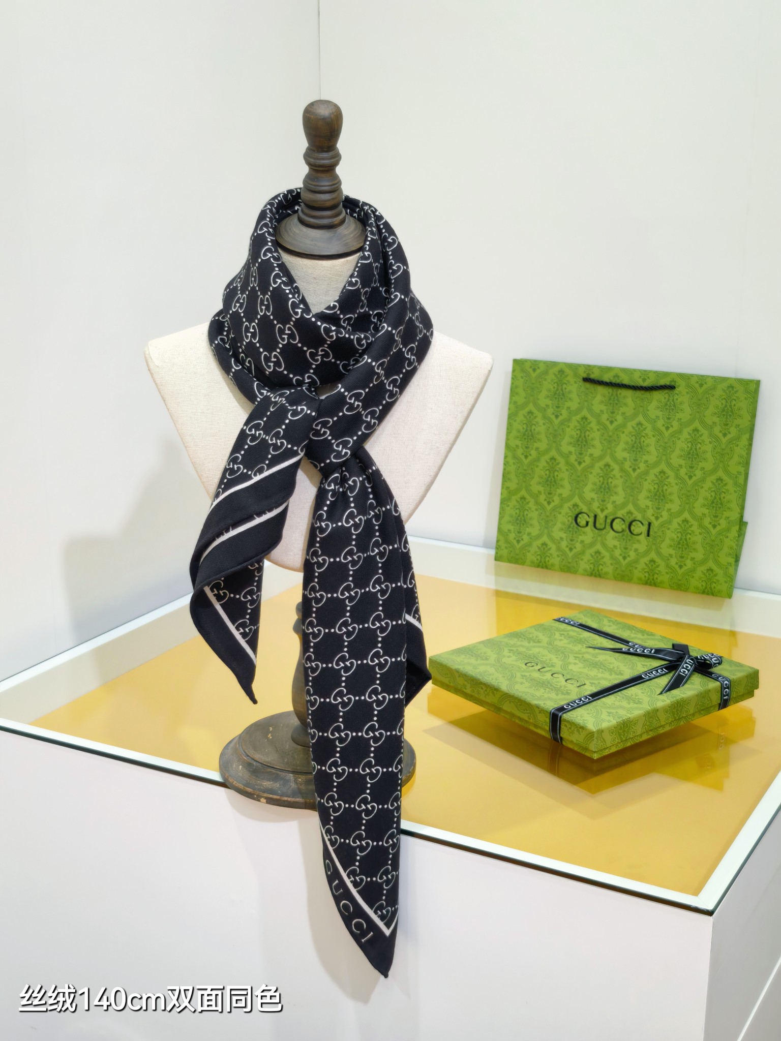 ❄RGC2517
双面同色  140x140cm 70%羊绒30%真丝
古驰《》