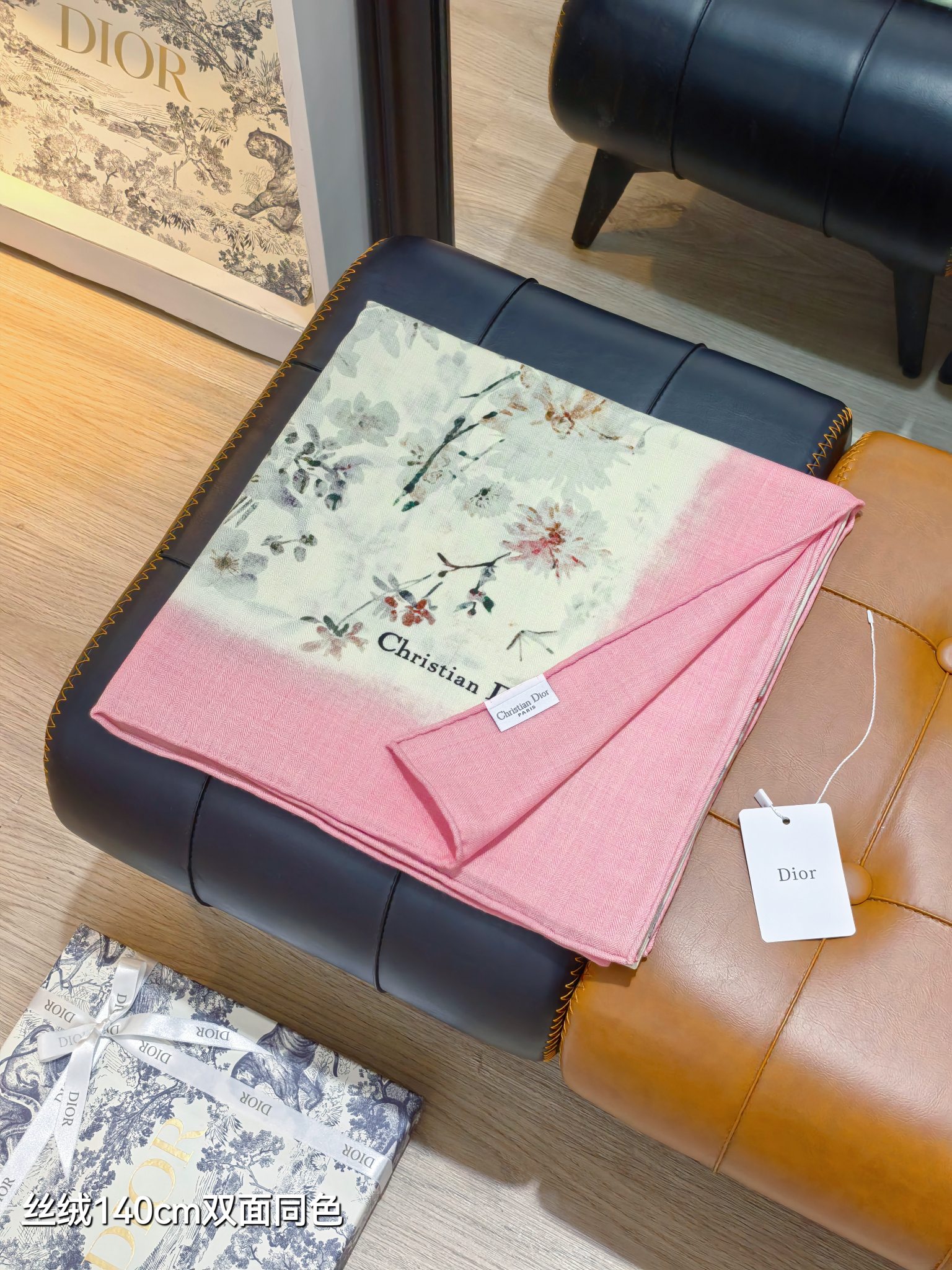 P235❄RDO2530
双面同色  140x140cm 70%羊绒30%真丝
迪奥《》