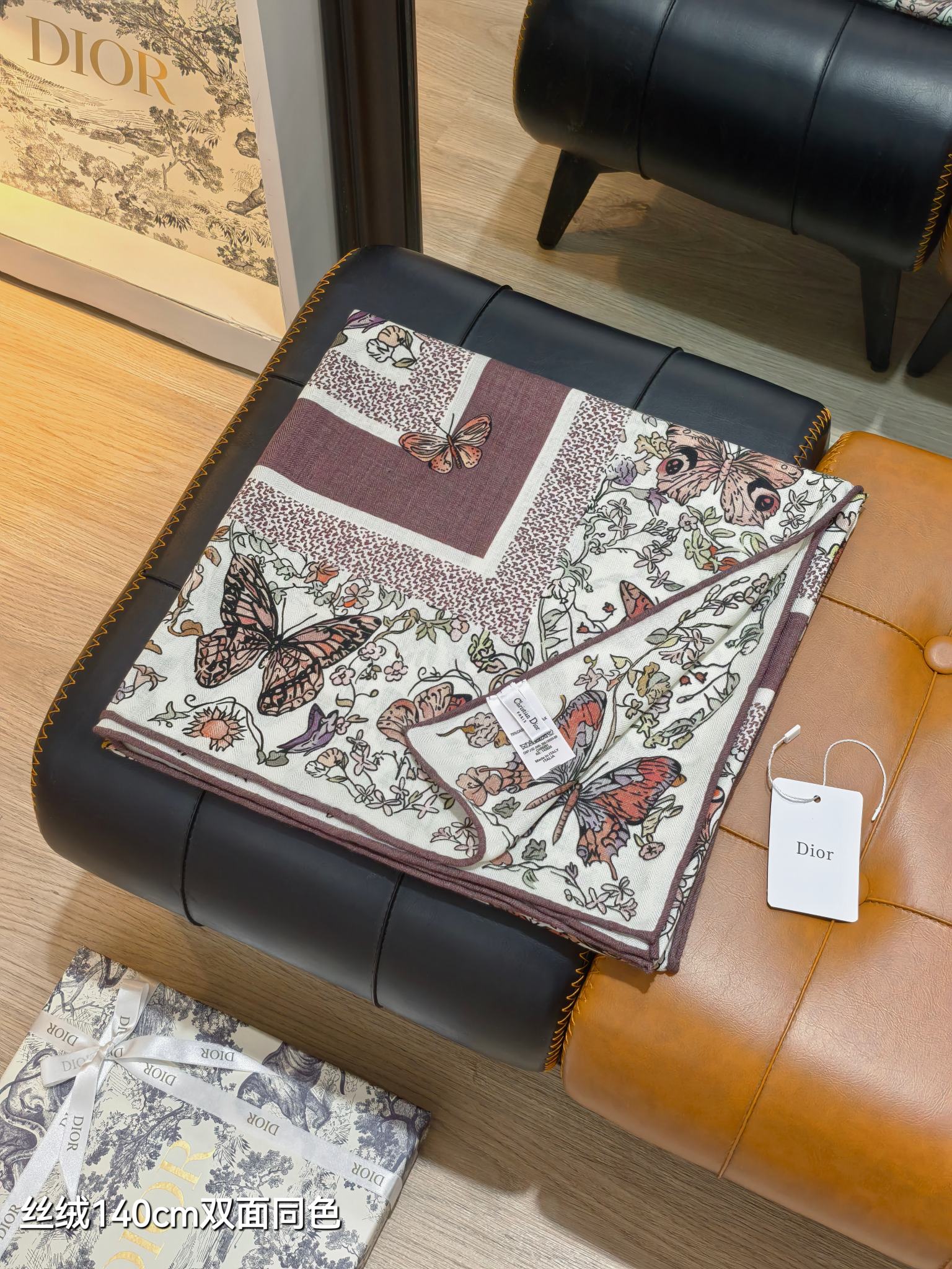 ❄RDO2532
双面同色  140x140cm 70%羊绒30%真丝
迪奥《》