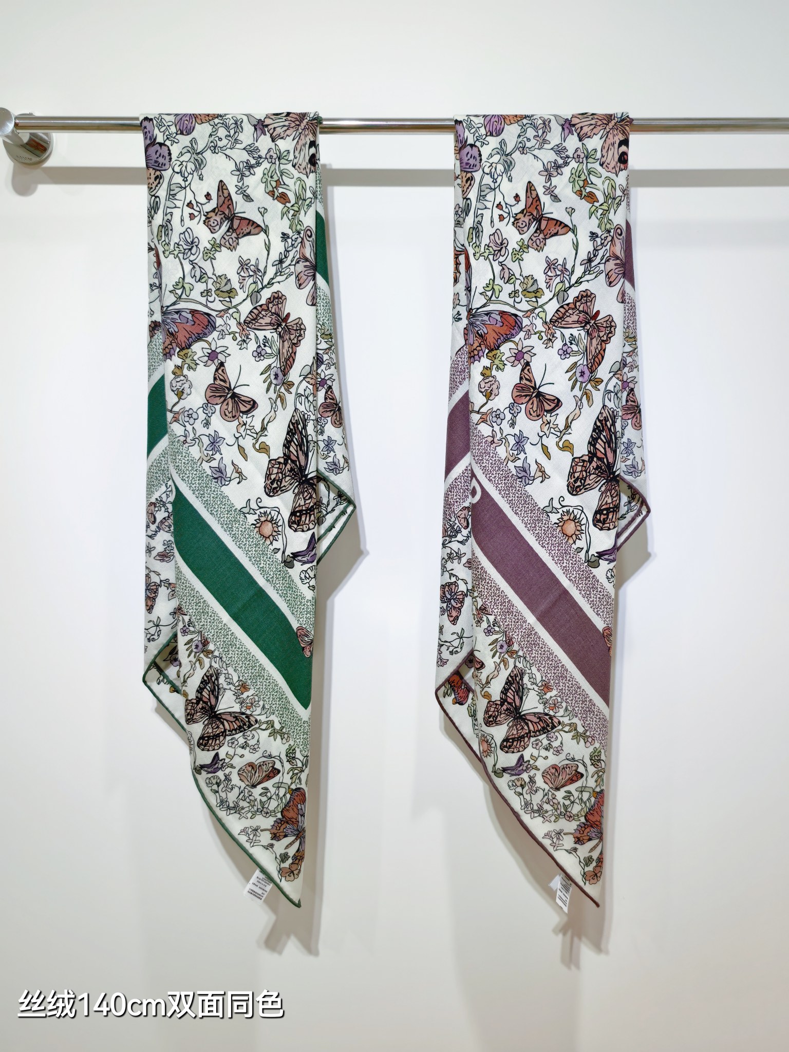 ❄RDO2532
双面同色  140x140cm 70%羊绒30%真丝
迪奥《》