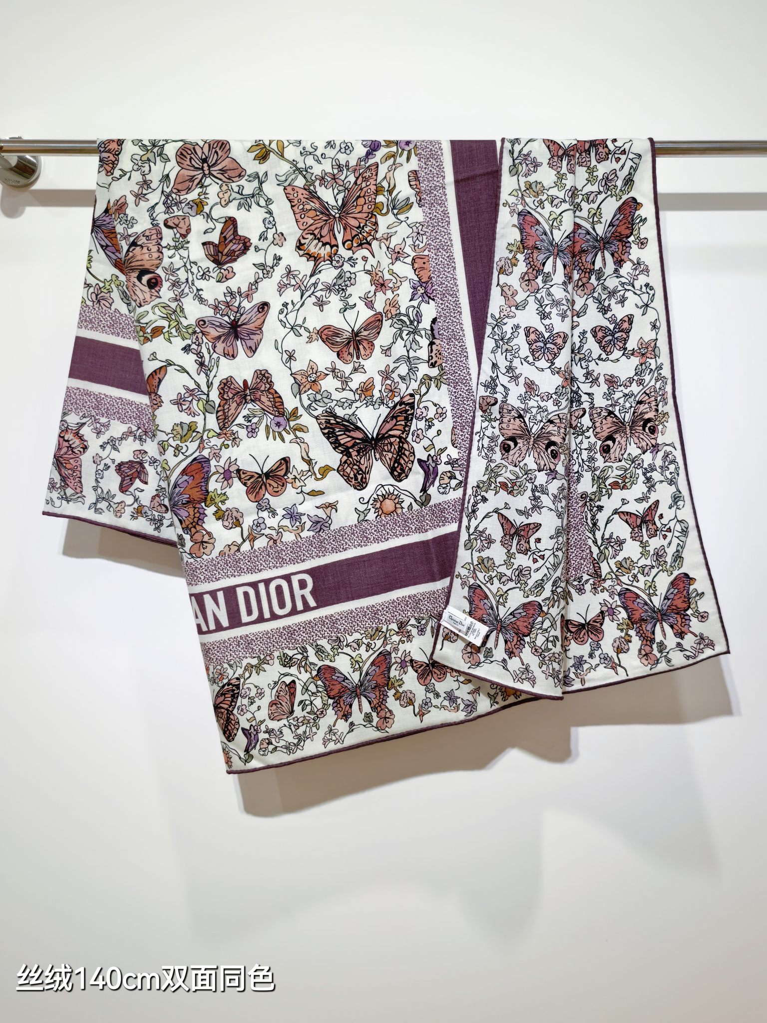 ❄RDO2532
双面同色  140x140cm 70%羊绒30%真丝
迪奥《》