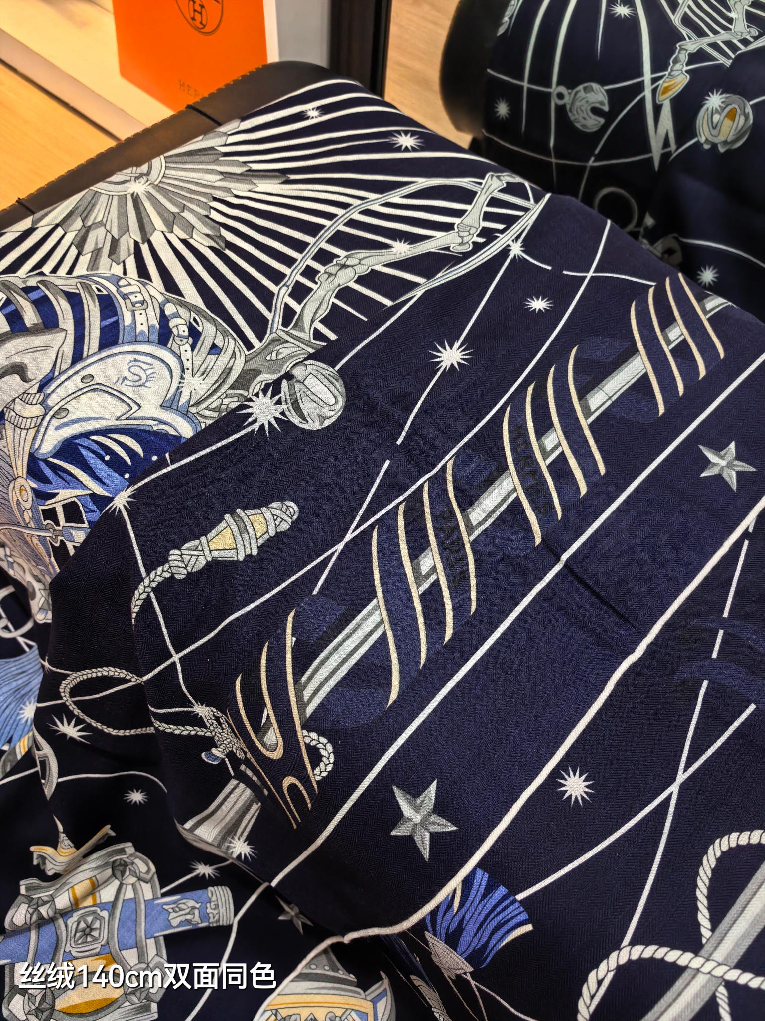 ❄RHMS2555双面同色 140x140cm 70%羊绒30%真丝爱马仕《星辰合唱曲》