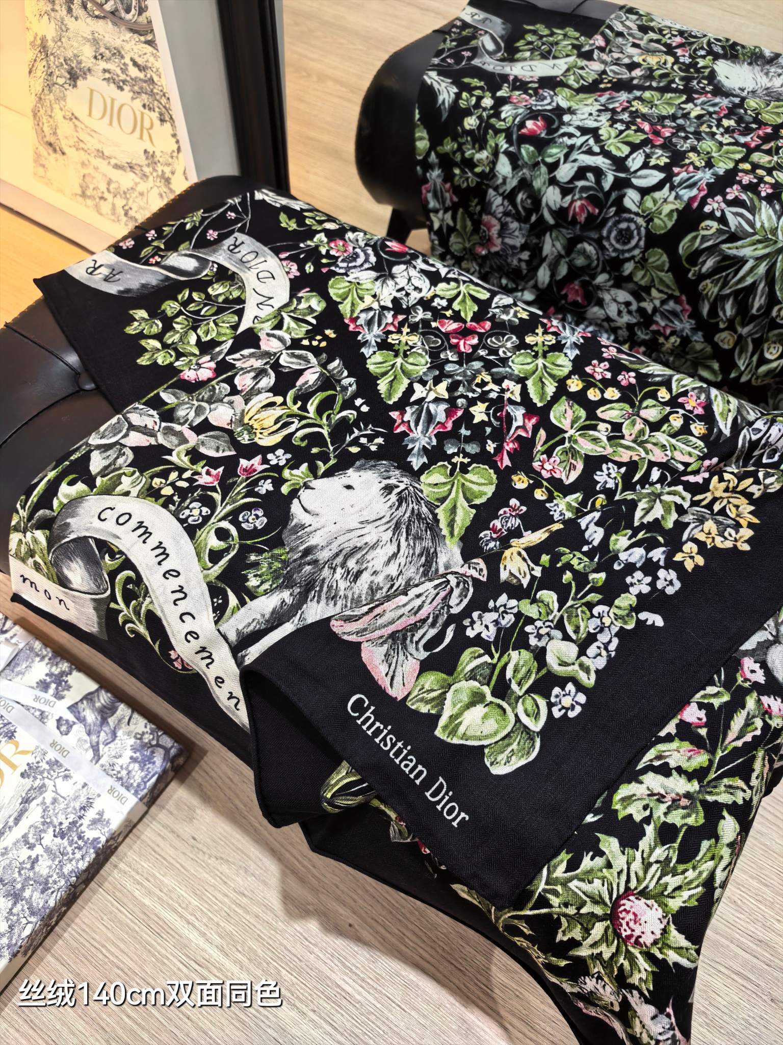 ❄RDO2535
双面同色  140x140cm 70%羊绒30%真丝
迪奥《》