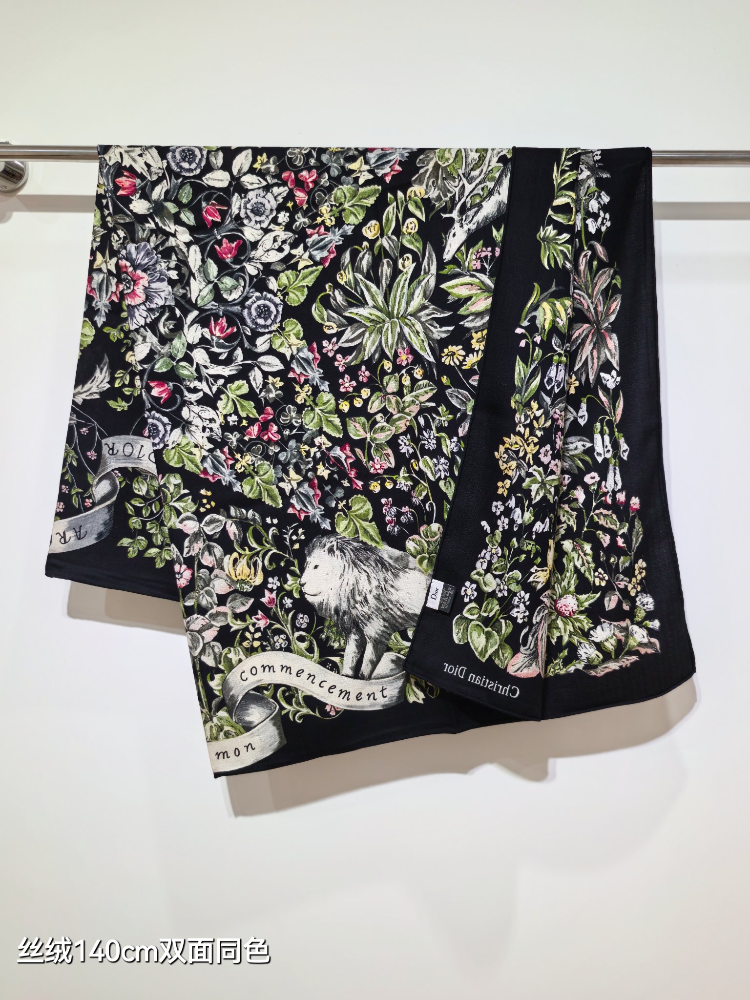 ❄RDO2535
双面同色  140x140cm 70%羊绒30%真丝
迪奥《》