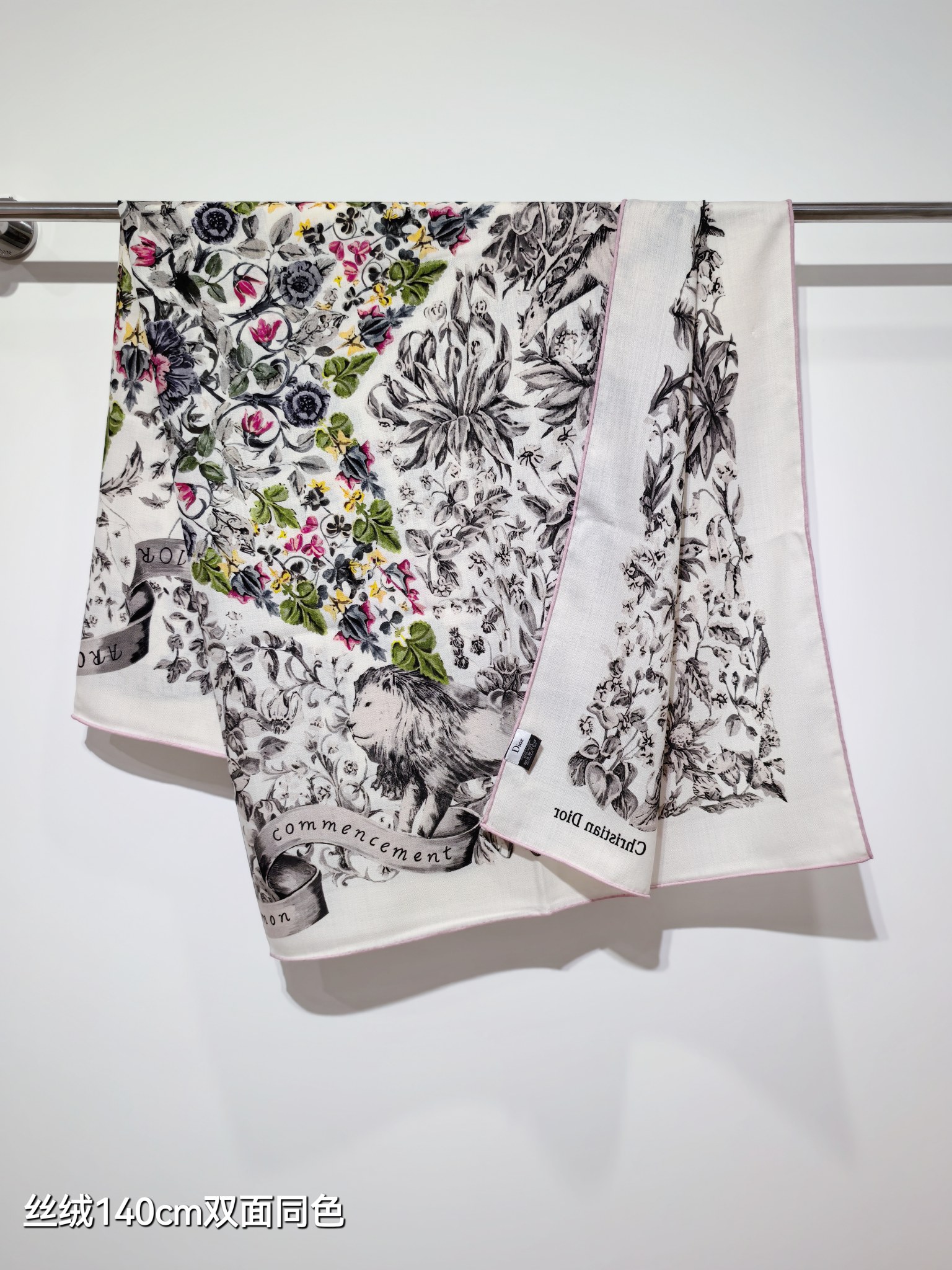 ❄RDO2535
双面同色  140x140cm 70%羊绒30%真丝
迪奥《》