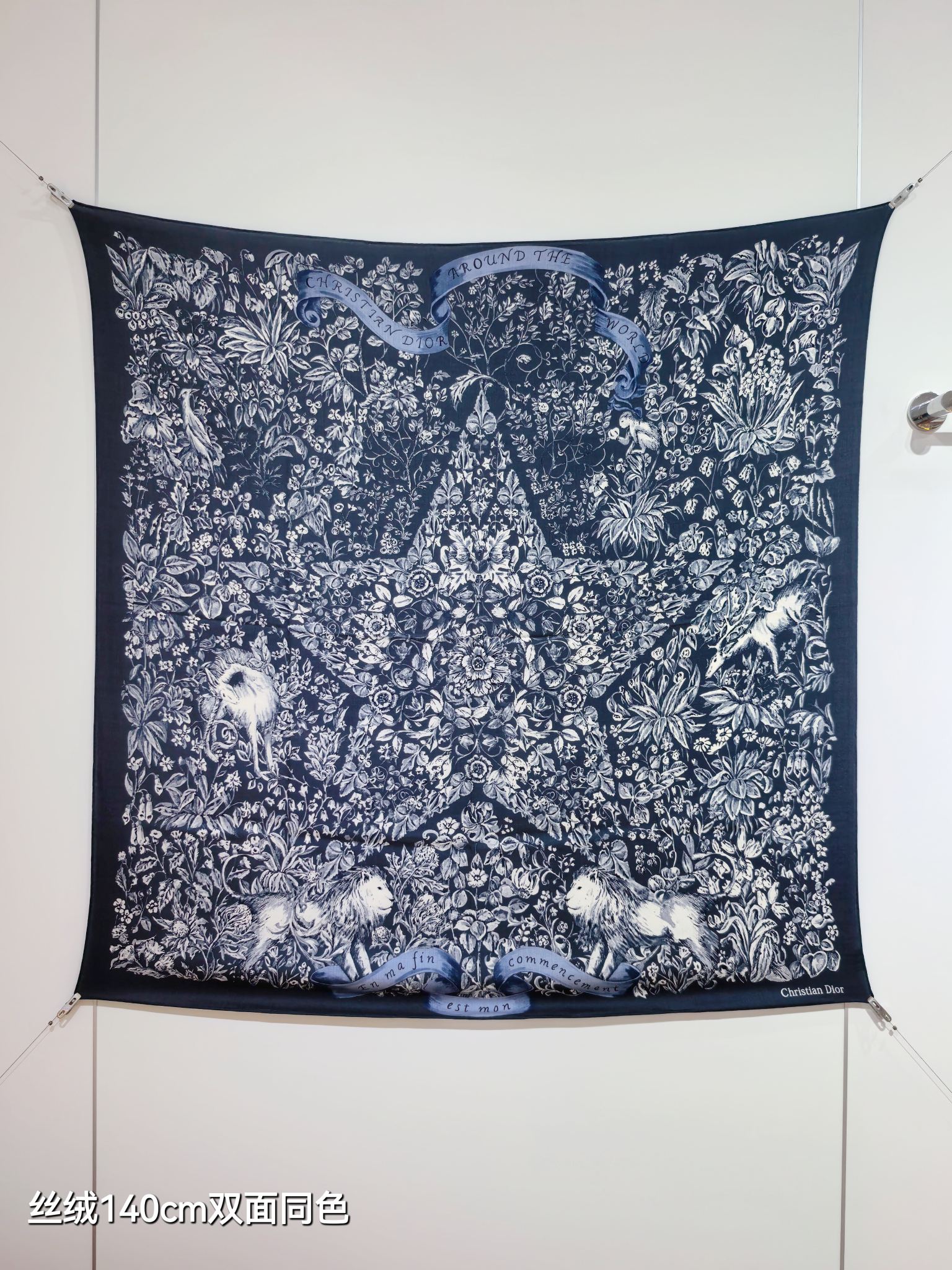 ❄RDO2535
双面同色  140x140cm 70%羊绒30%真丝
迪奥《》