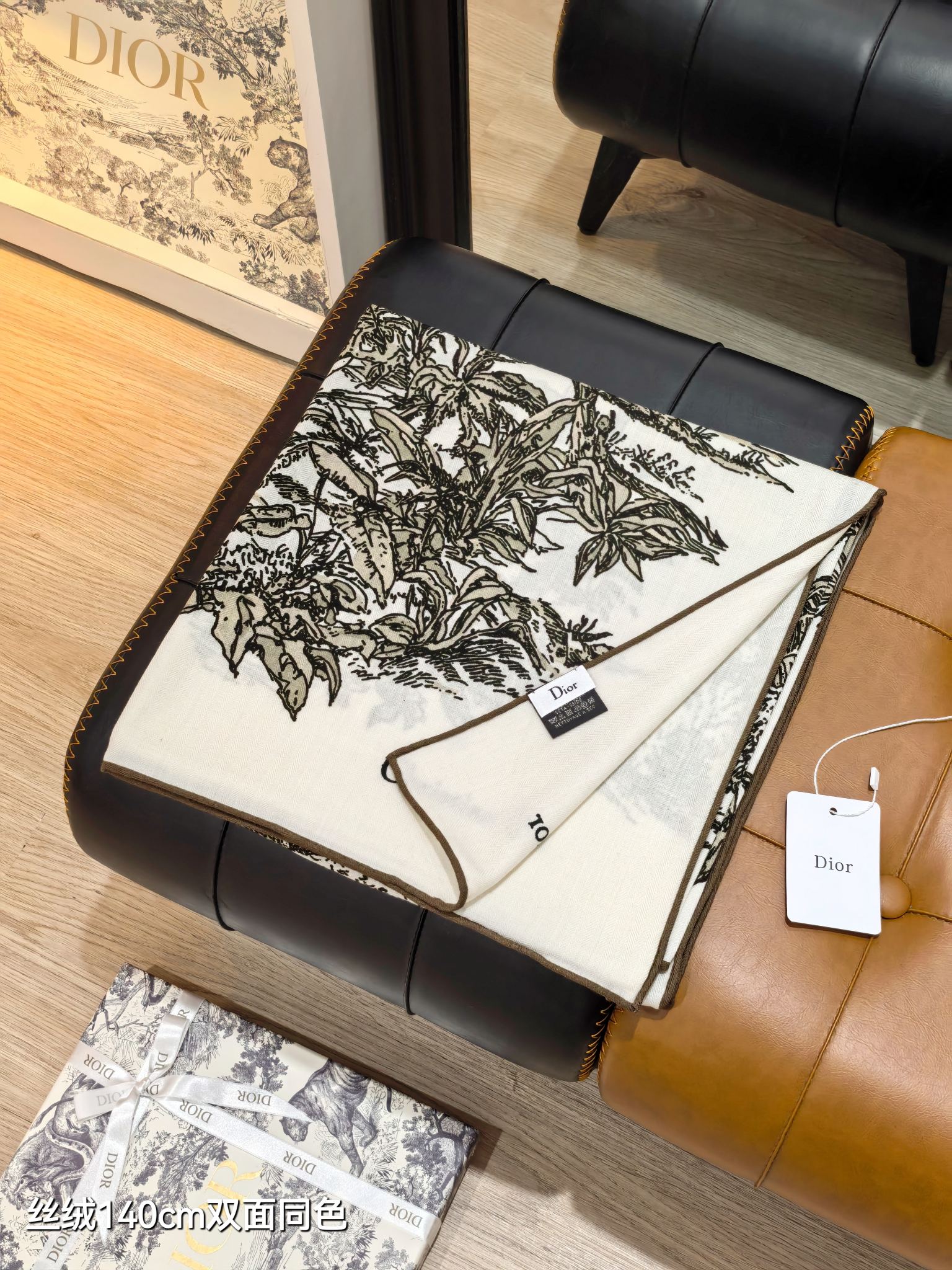 ❄RDO2536
双面同色  140x140cm 70%羊绒30%真丝
迪奥《》