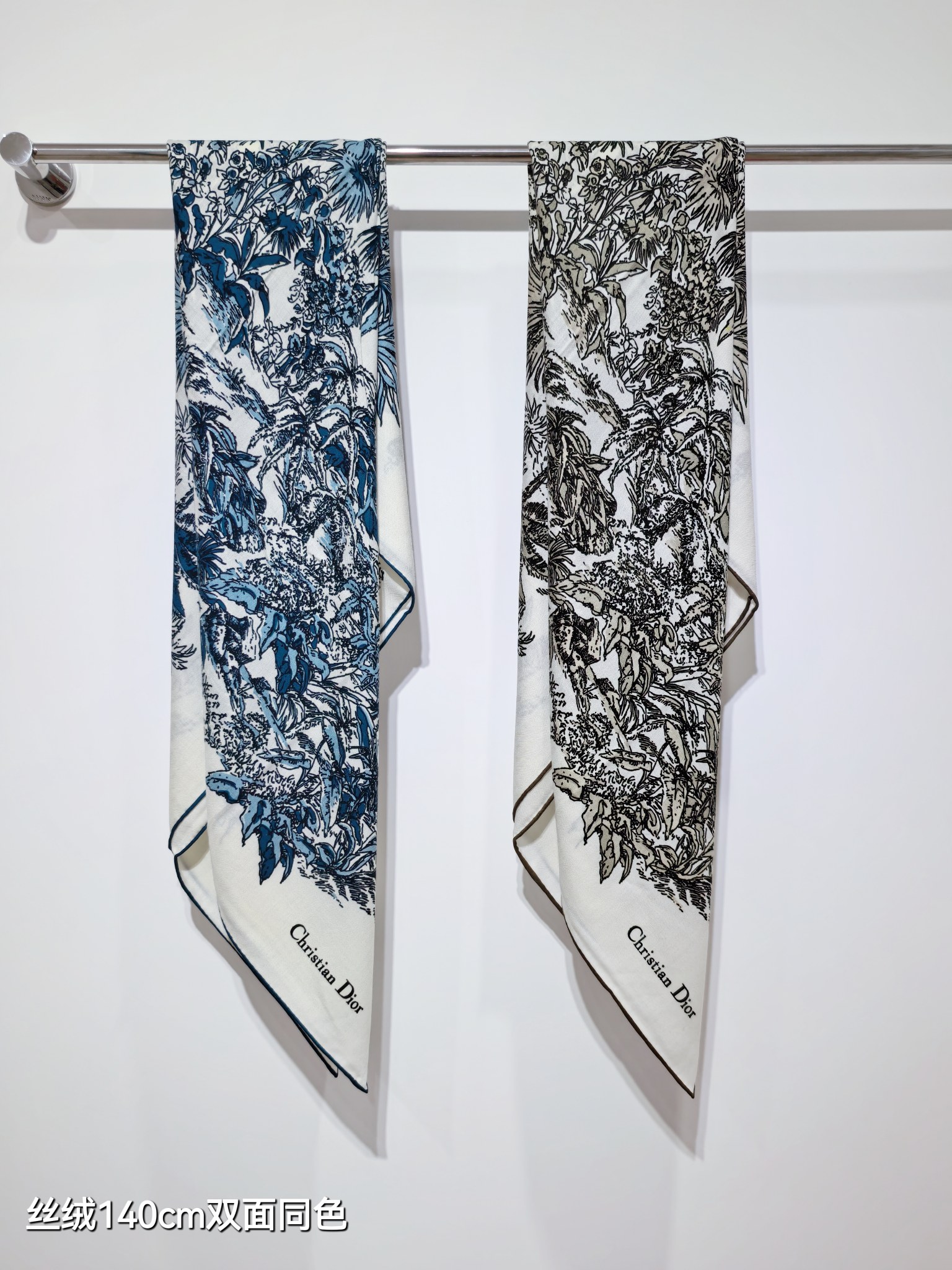 ❄RDO2536
双面同色  140x140cm 70%羊绒30%真丝
迪奥《》