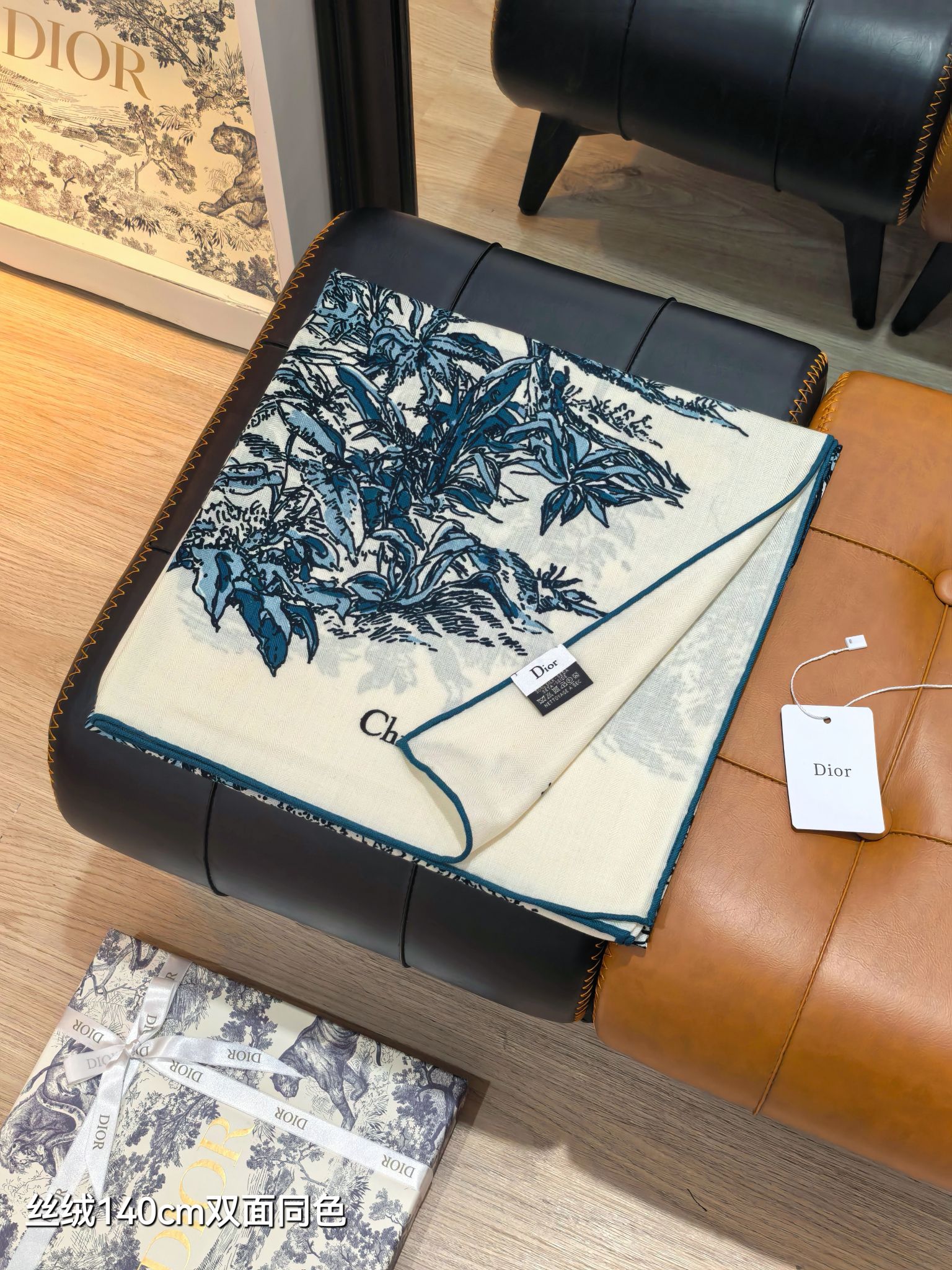 ❄RDO2536
双面同色  140x140cm 70%羊绒30%真丝
迪奥《》