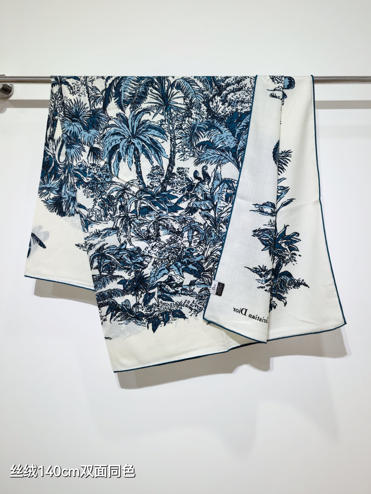 ❄RDO2536
双面同色  140x140cm 70%羊绒30%真丝
迪奥《》