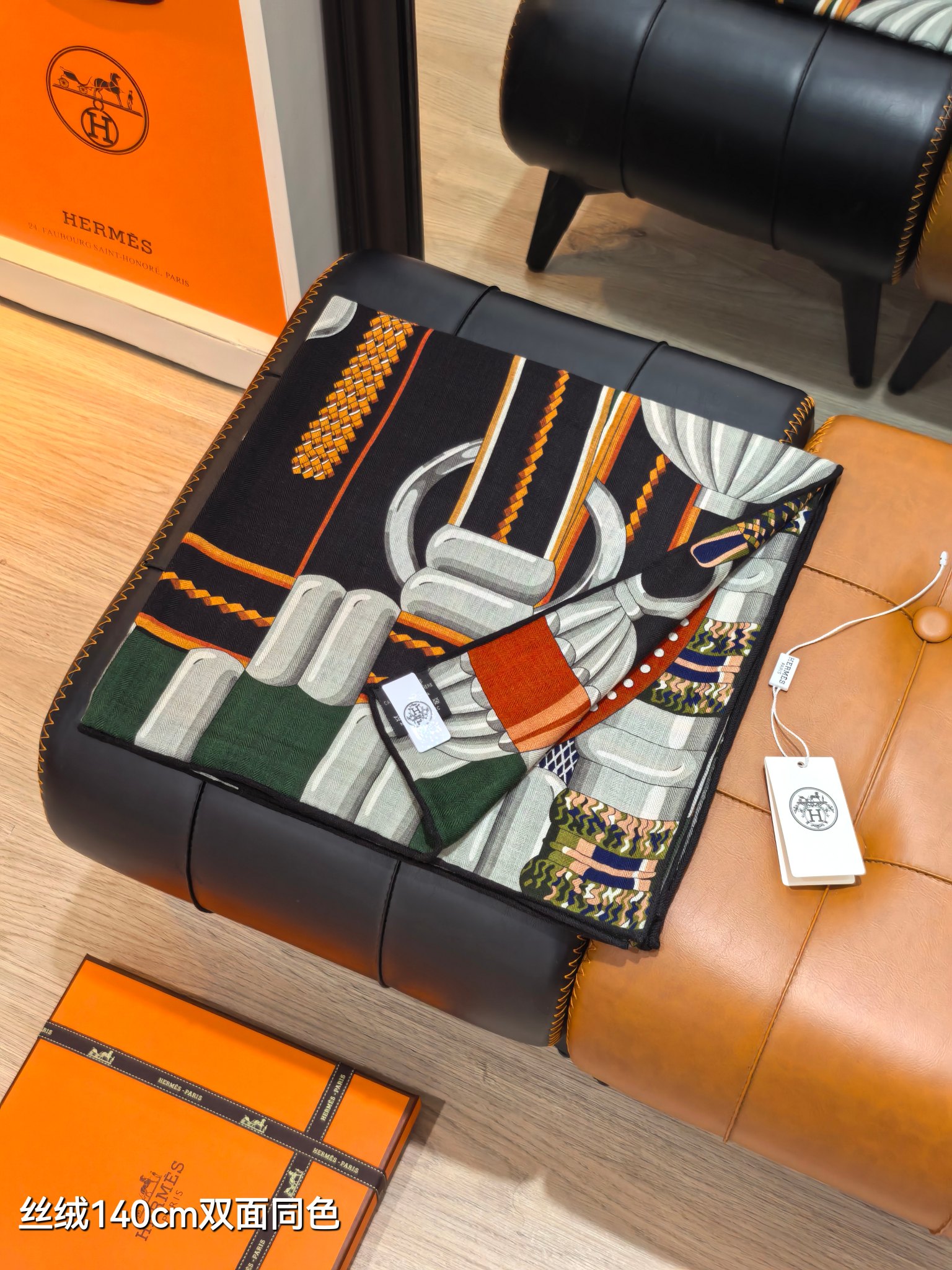 ❄RHMS2556
双面同色  140x140cm 70%羊绒30%真丝
爱马仕《银花集》