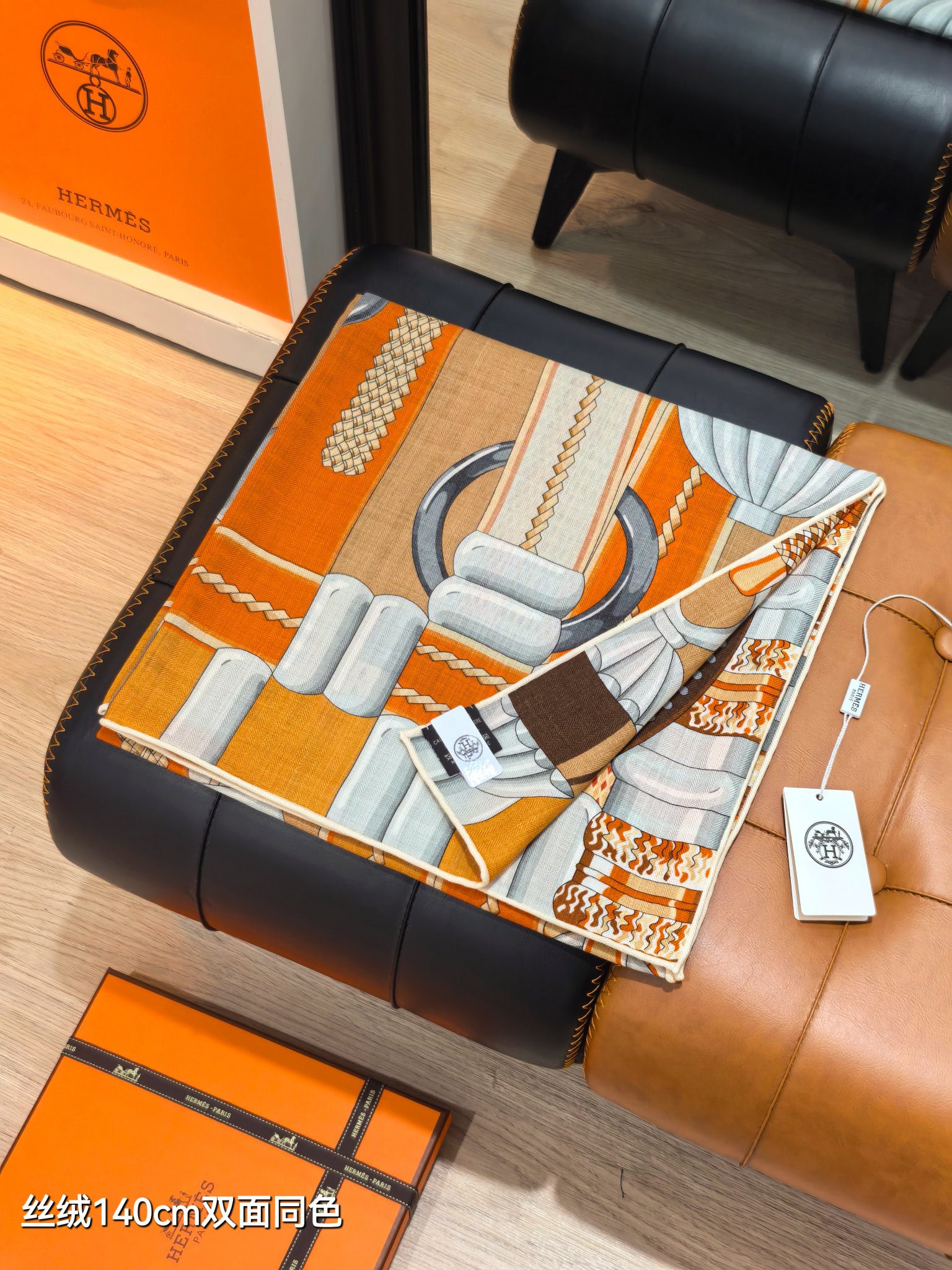 ❄RHMS2556
双面同色  140x140cm 70%羊绒30%真丝
爱马仕《银花集》