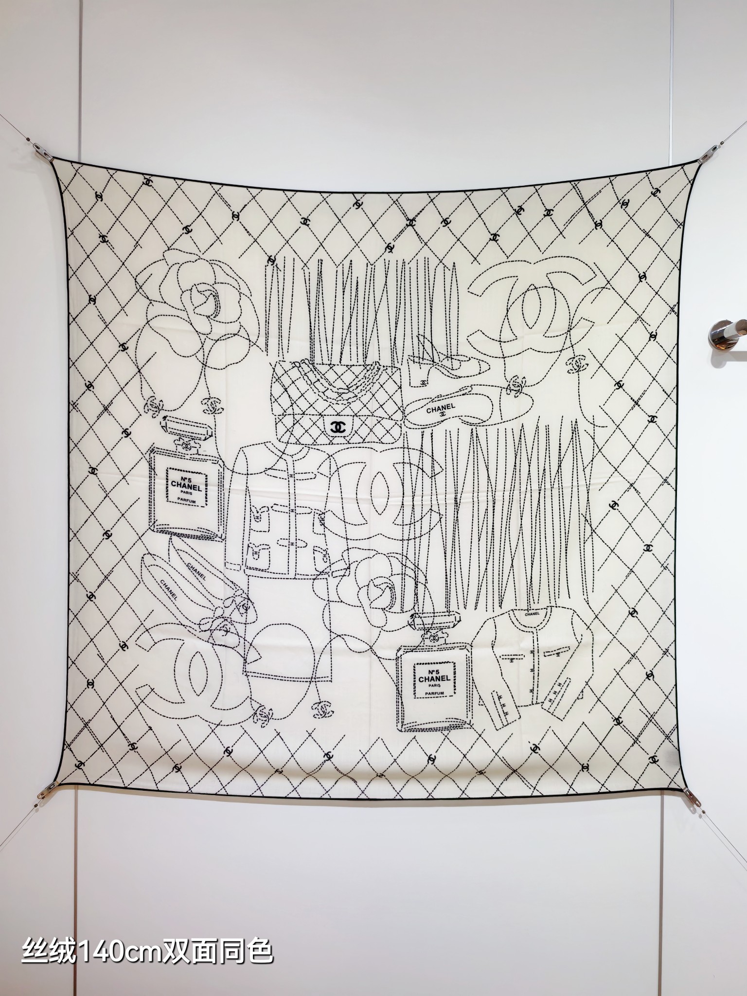 NO:603453,RCC2552 Double-sided same color 140x140cm 70 cashmere 30 real silk Chanel '' high version scarf, high version scarf, chanel, real silk19860909RCC2552 双面同色 140x140cm 70羊绒30真丝 香奈儿《》高版本围巾,高版本围巾,chanel,real silk,scarf
