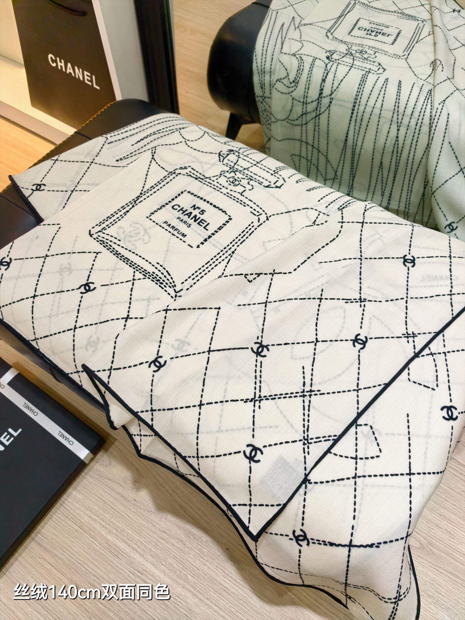 ❄RCC2552双面同色 140x140cm 70%羊绒30%真丝香奈儿《》