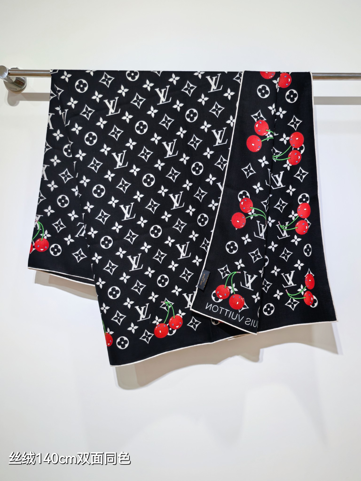 ❄RLV2546双面同色 140x140cm 70%羊绒30%真丝LV x TM《大樱桃》