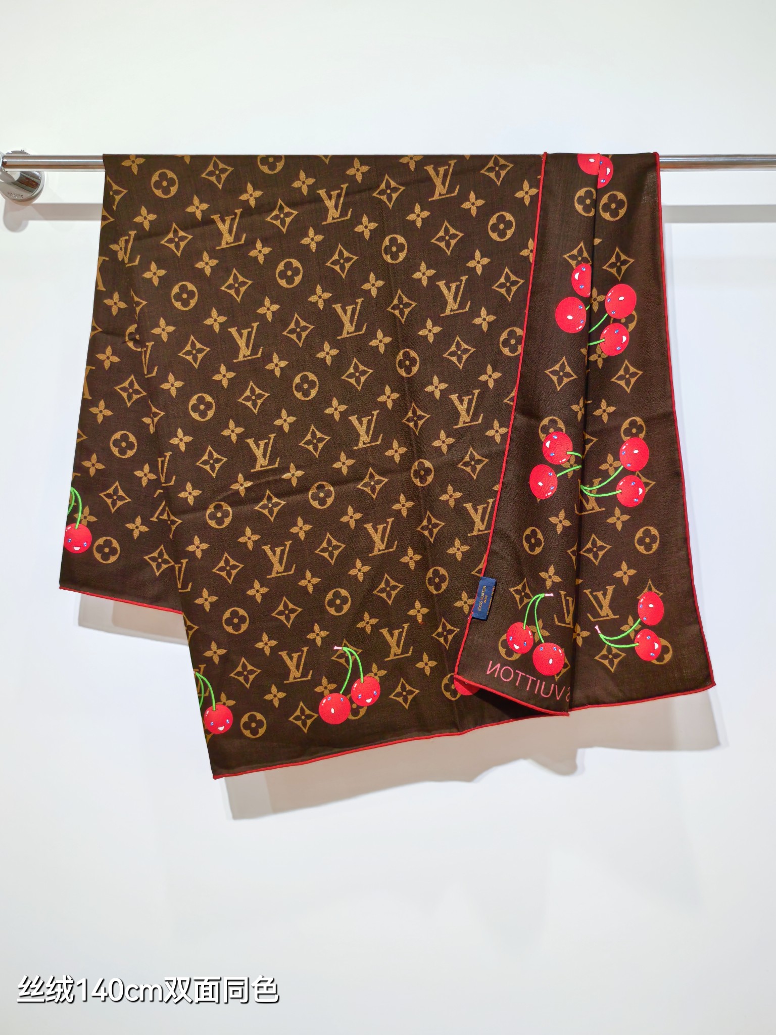 ❄RLV2546双面同色 140x140cm 70%羊绒30%真丝LV x TM《大樱桃》