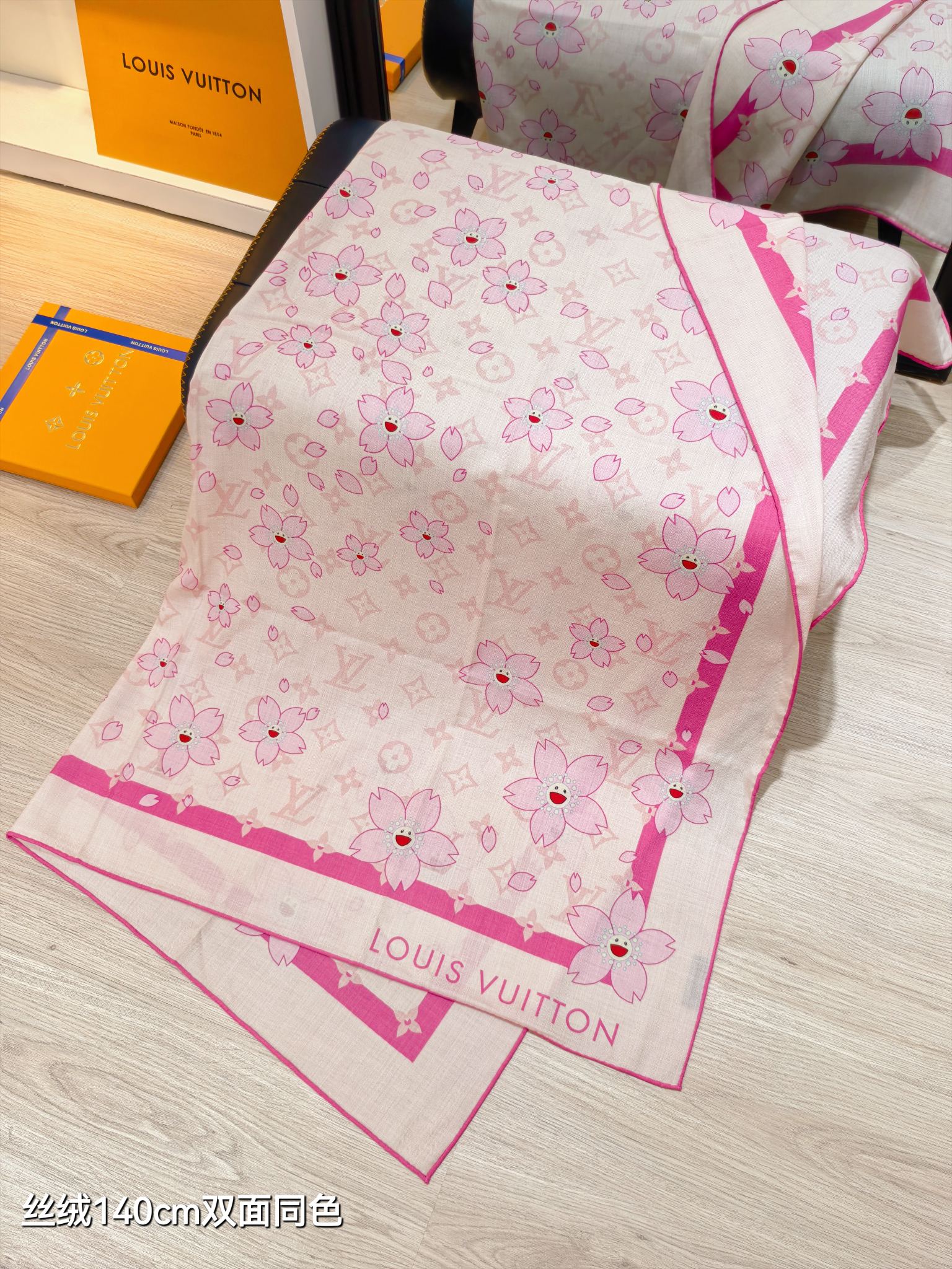 ❄RLV2547双面同色 140x140cm 70%羊绒30%真丝LV x TM《樱花》