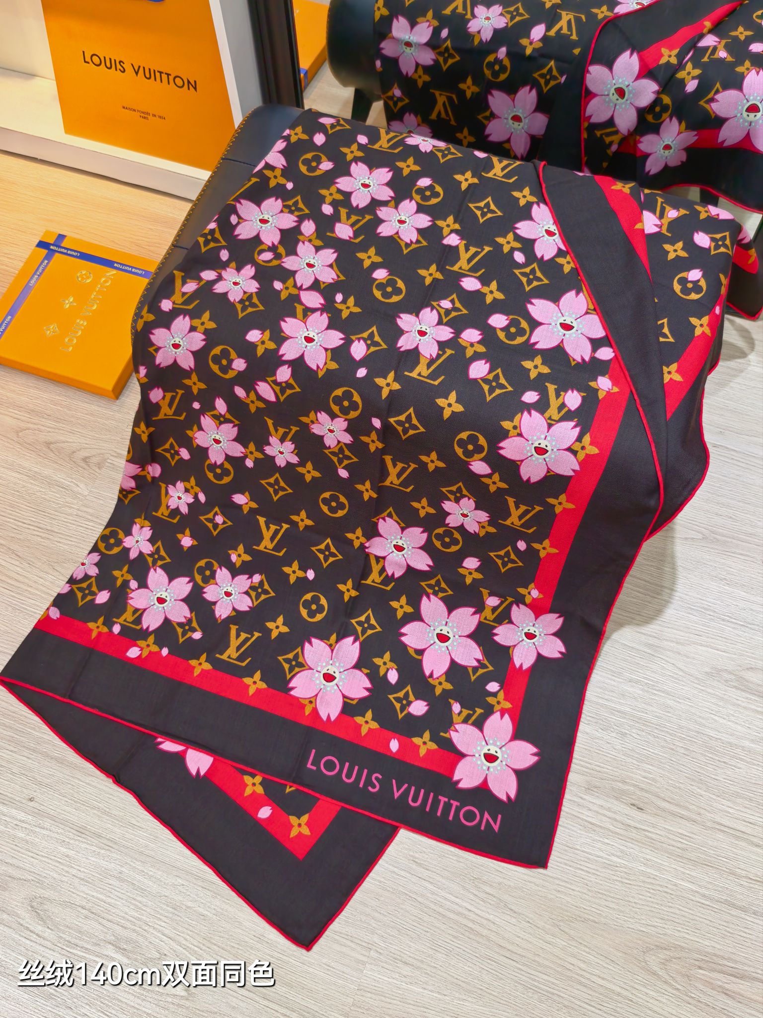 ❄RLV2547双面同色 140x140cm 70%羊绒30%真丝LV x TM《樱花》