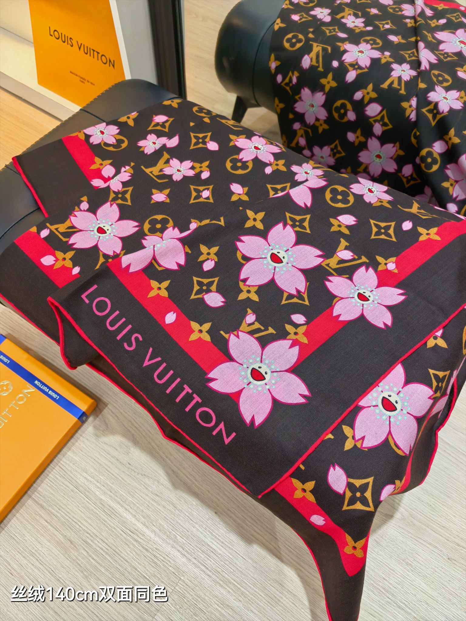 ❄RLV2547双面同色 140x140cm 70%羊绒30%真丝LV x TM《樱花》