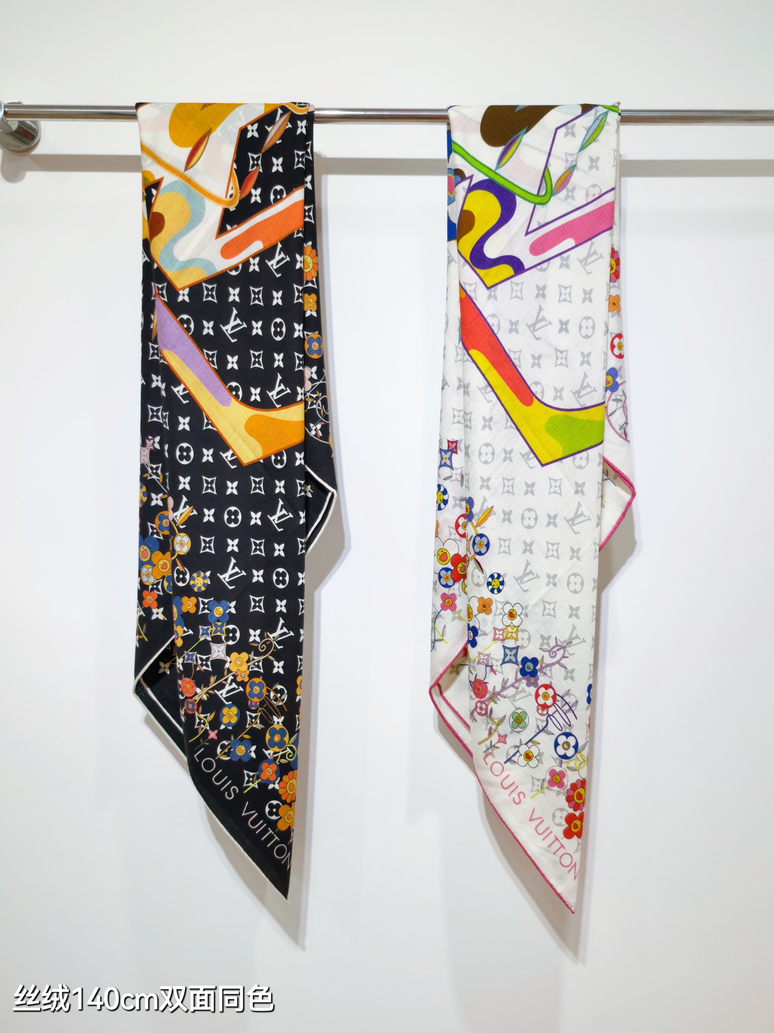 ❄RLV2548双面同色 140x140cm 70%羊绒30%真丝LV x TM《Monogram Su