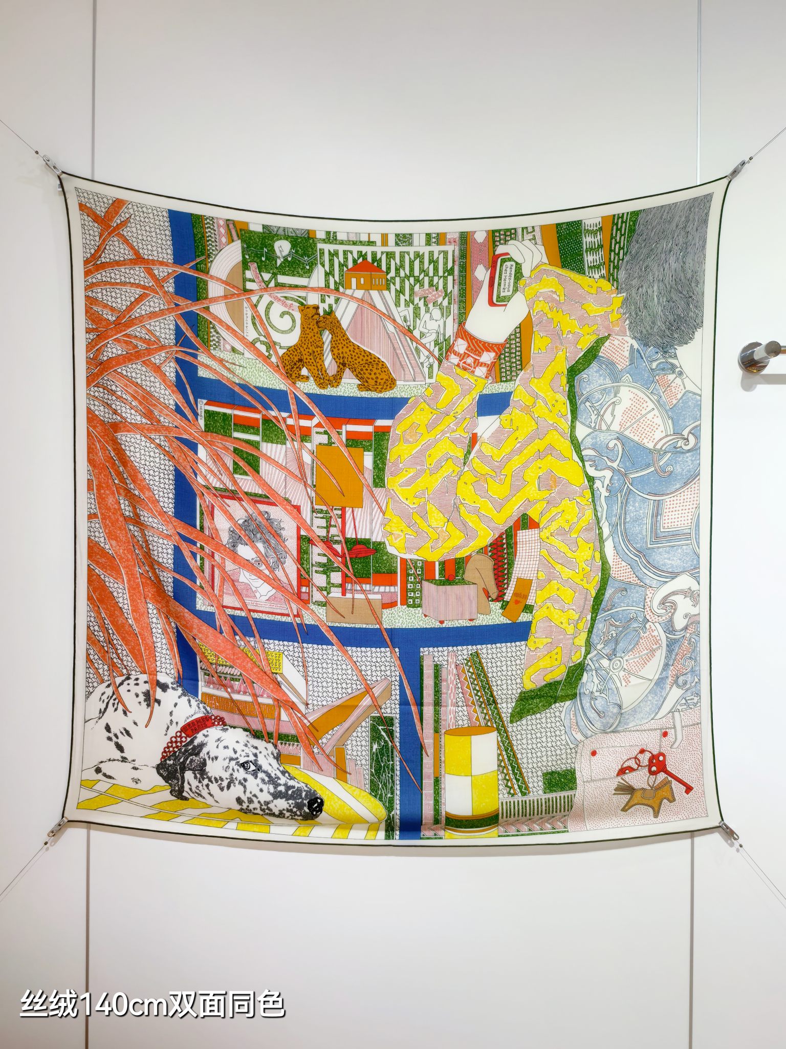 ❄RHMS2558
双面同色  140x140cm 70%羊绒30%真丝
爱马仕《爱马仕之约》